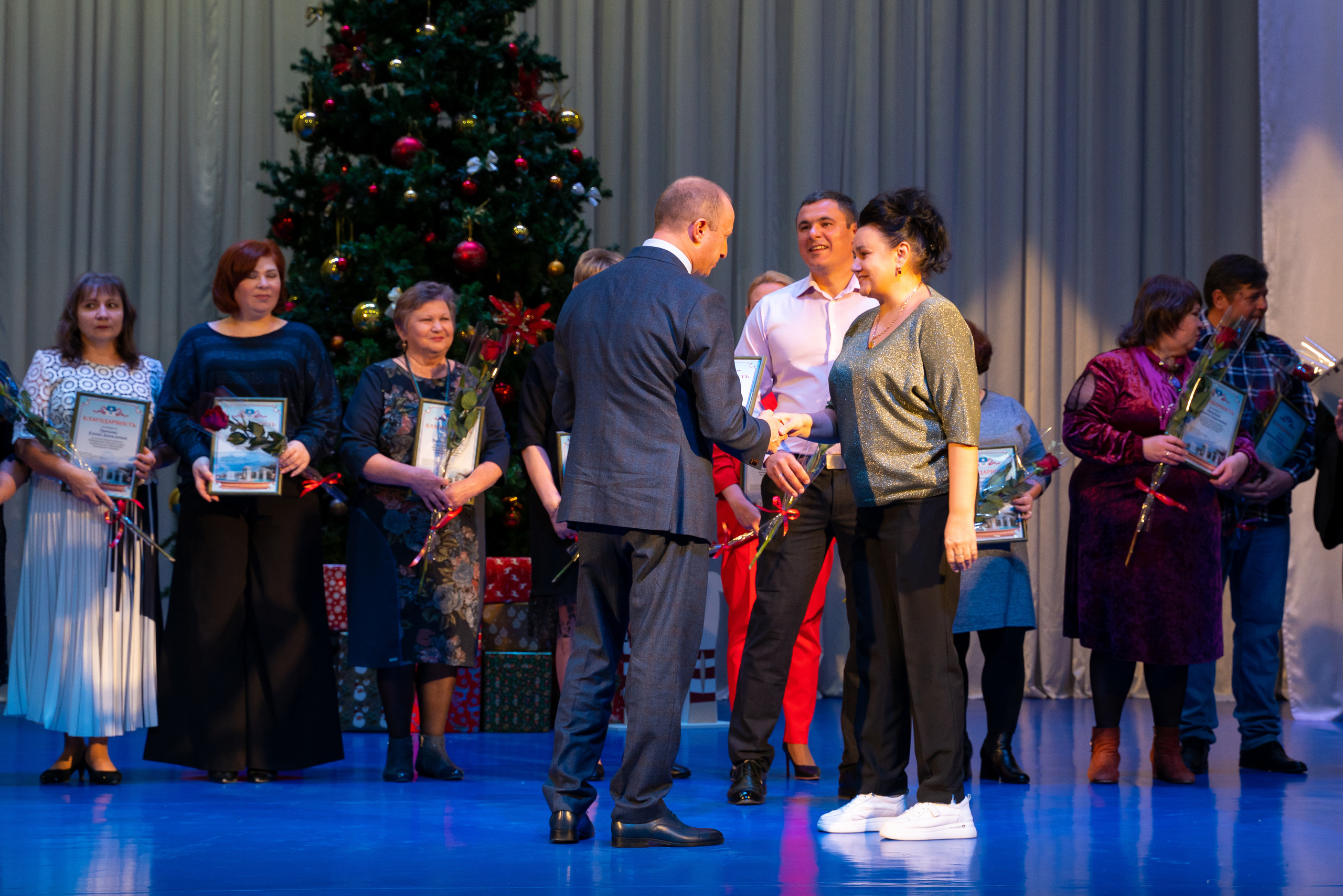 Новогодний концерт, Марьина Роща. Жизнь курорта Кабардинка в фотографиях