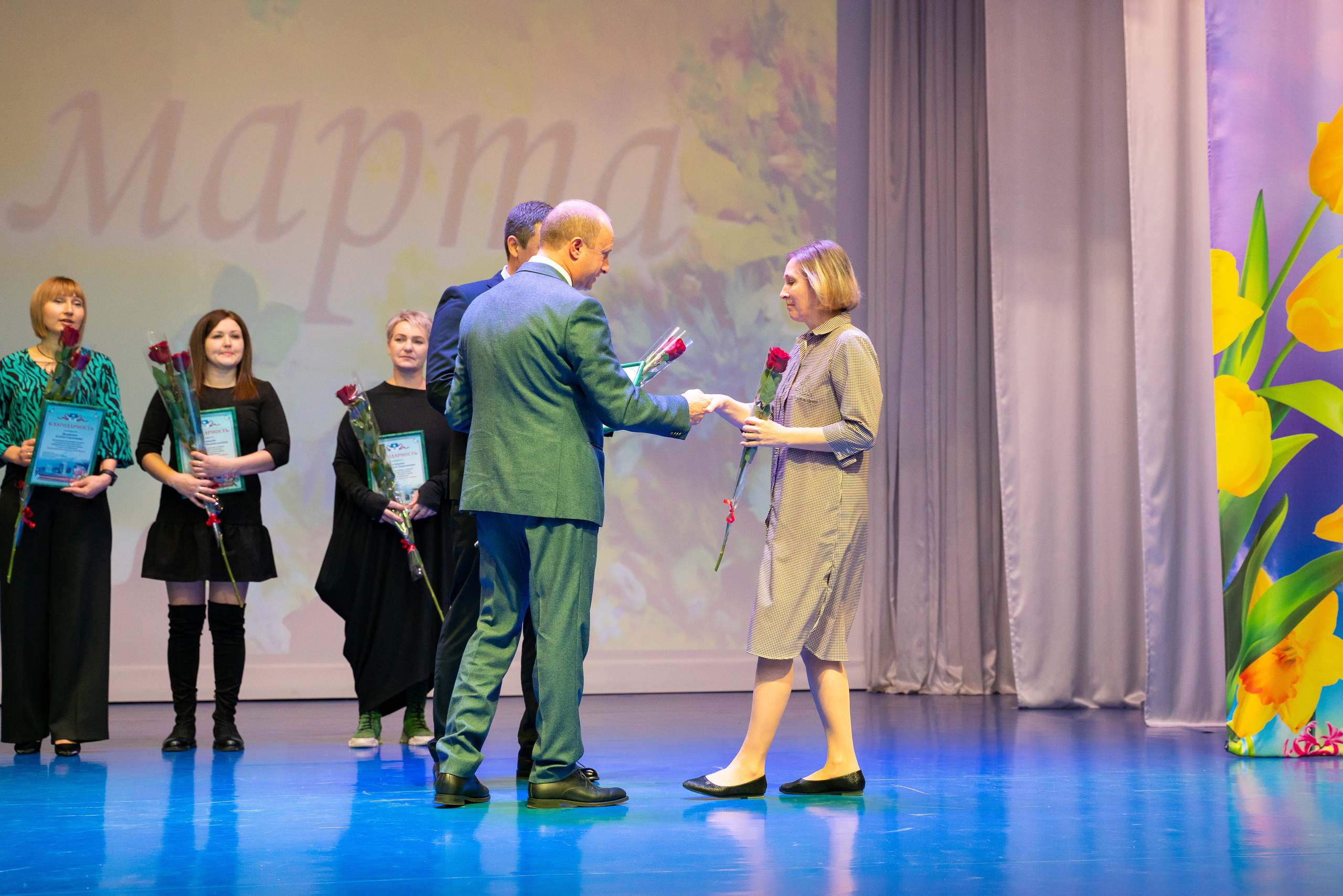 Концерт к 8 марта. Марьина роща. Жизнь курорта Кабардинка в фотографиях