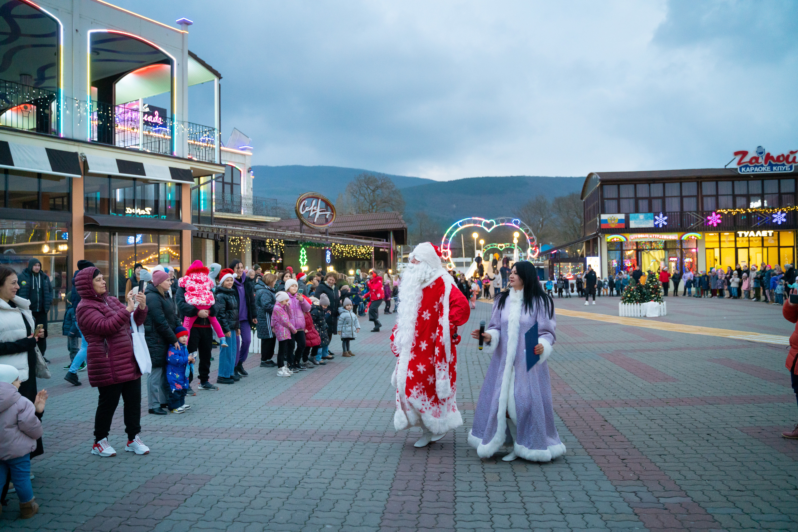 Ёлка на набережной. Жизнь курорта Кабардинка в фотографиях
