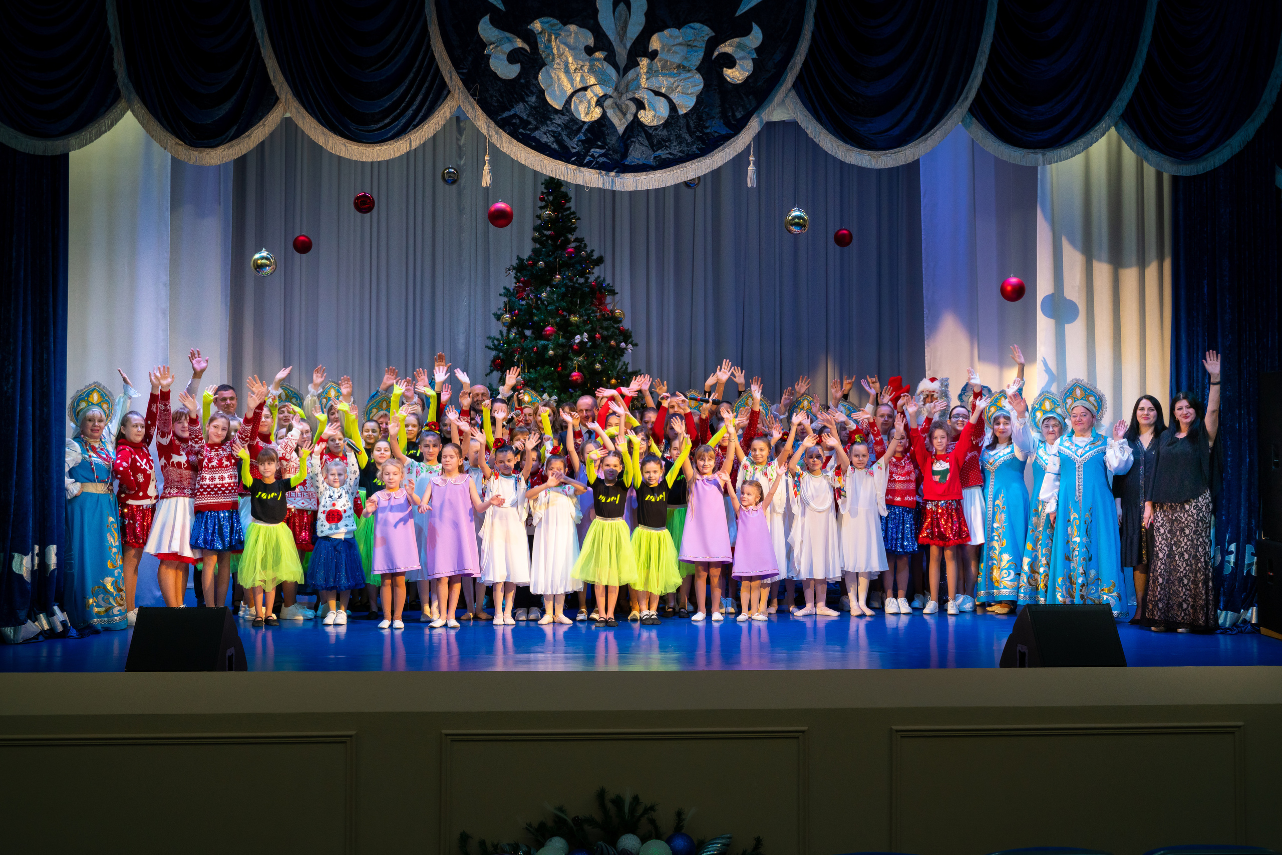 Новогодний концерт, Марьина Роща. Жизнь курорта Кабардинка в фотографиях