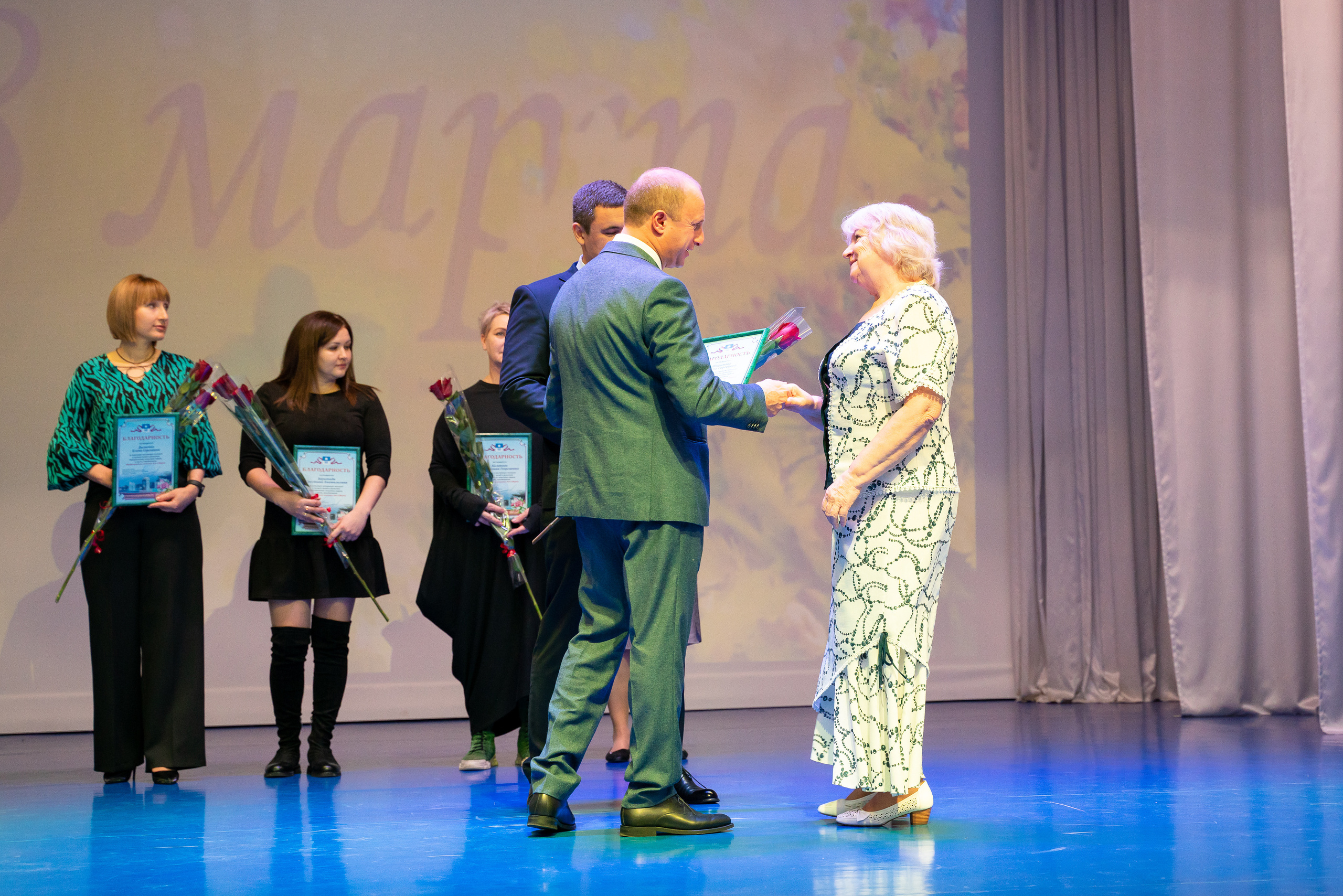 Концерт к 8 марта. Марьина роща. Жизнь курорта Кабардинка в фотографиях