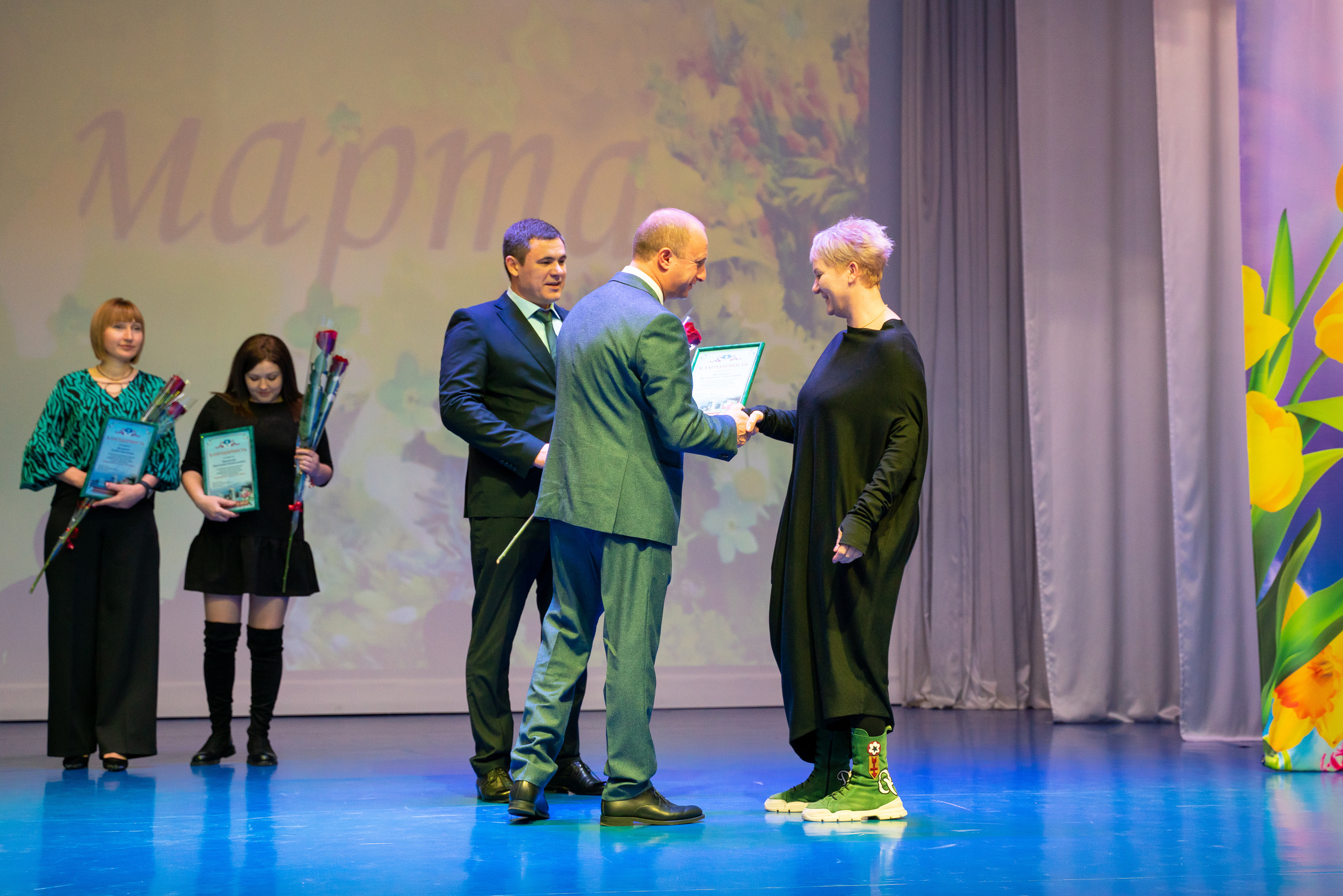 Концерт к 8 марта. Марьина роща. Жизнь курорта Кабардинка в фотографиях