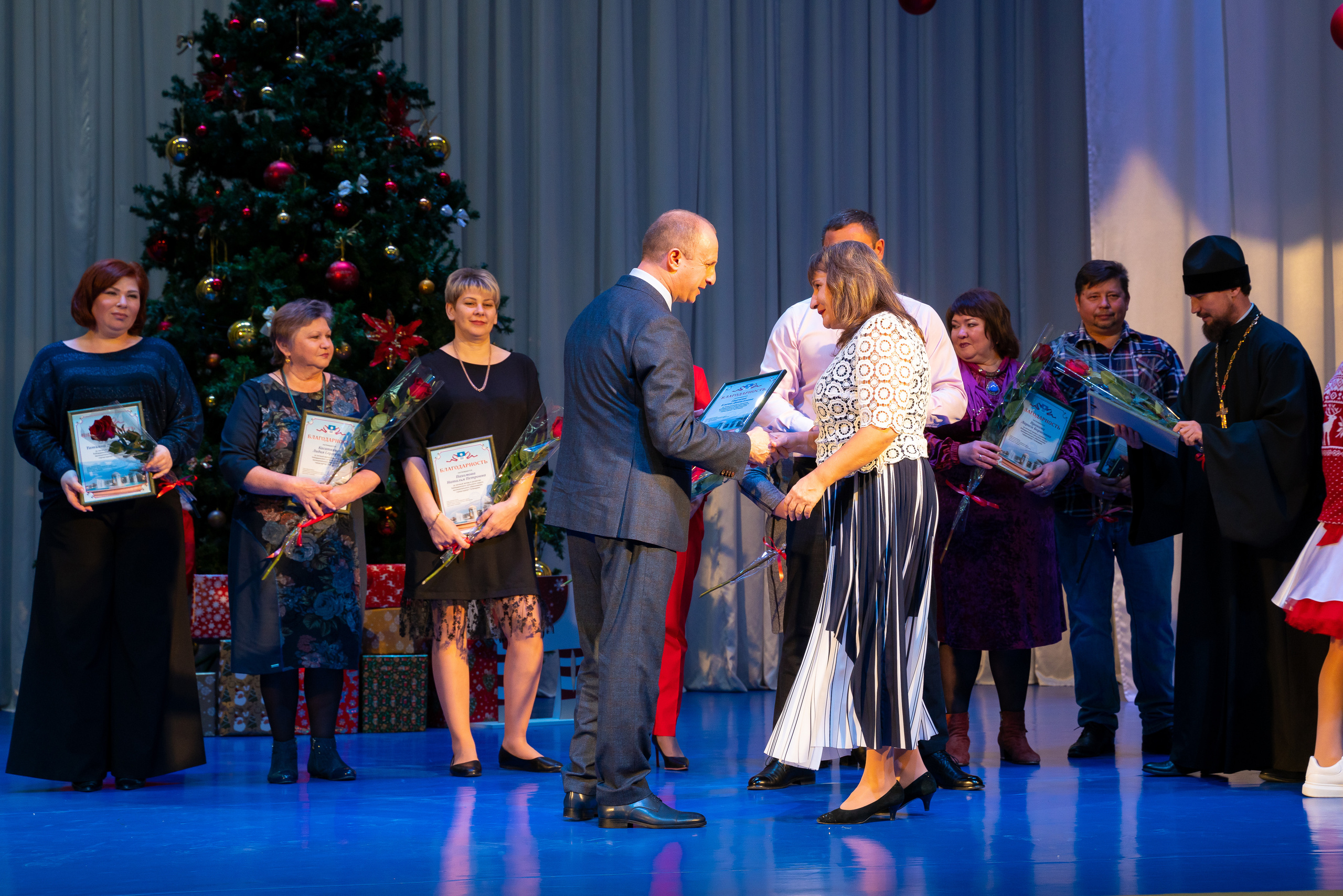 Новогодний концерт, Марьина Роща. Жизнь курорта Кабардинка в фотографиях