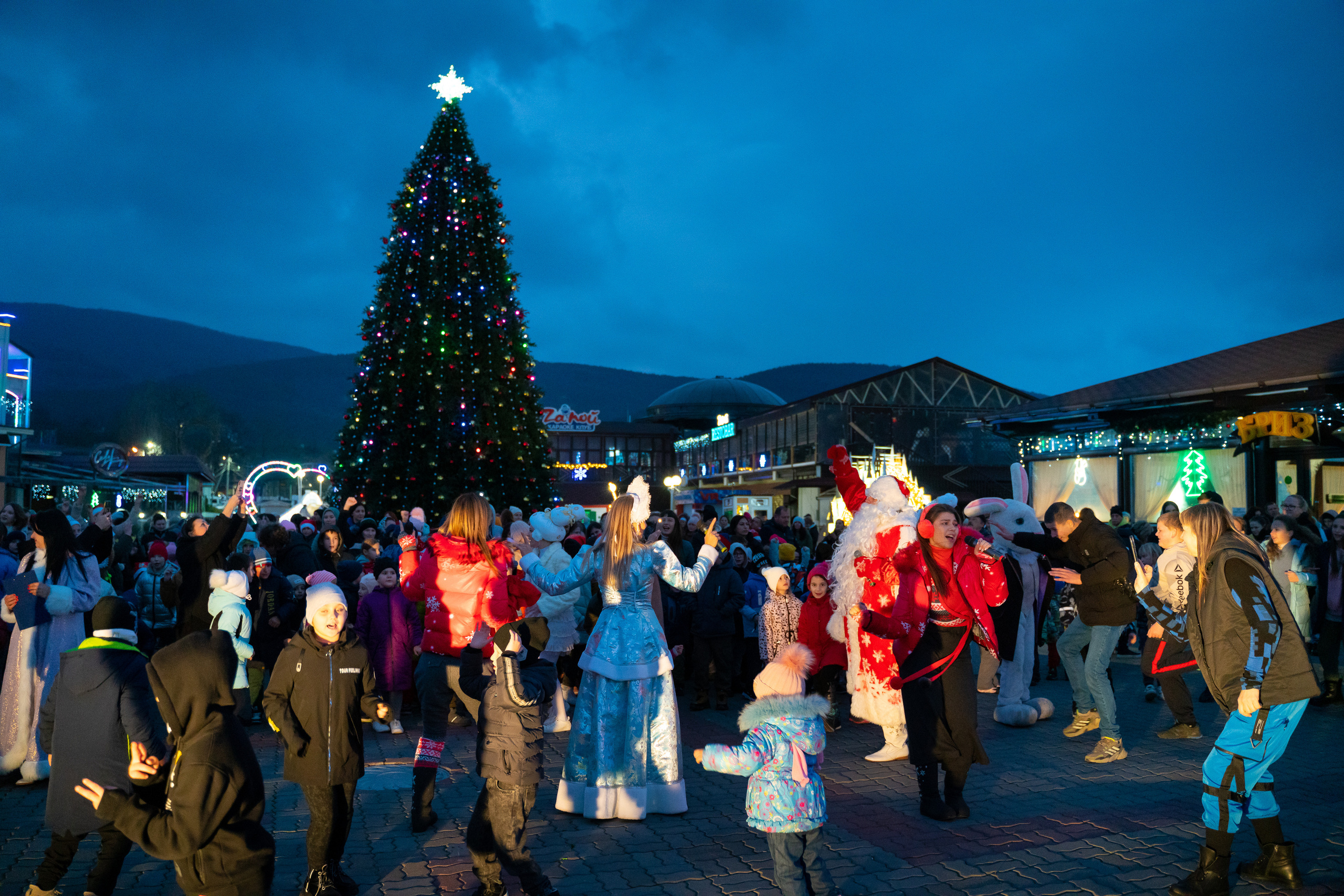 Ёлка на набережной. Жизнь курорта Кабардинка в фотографиях