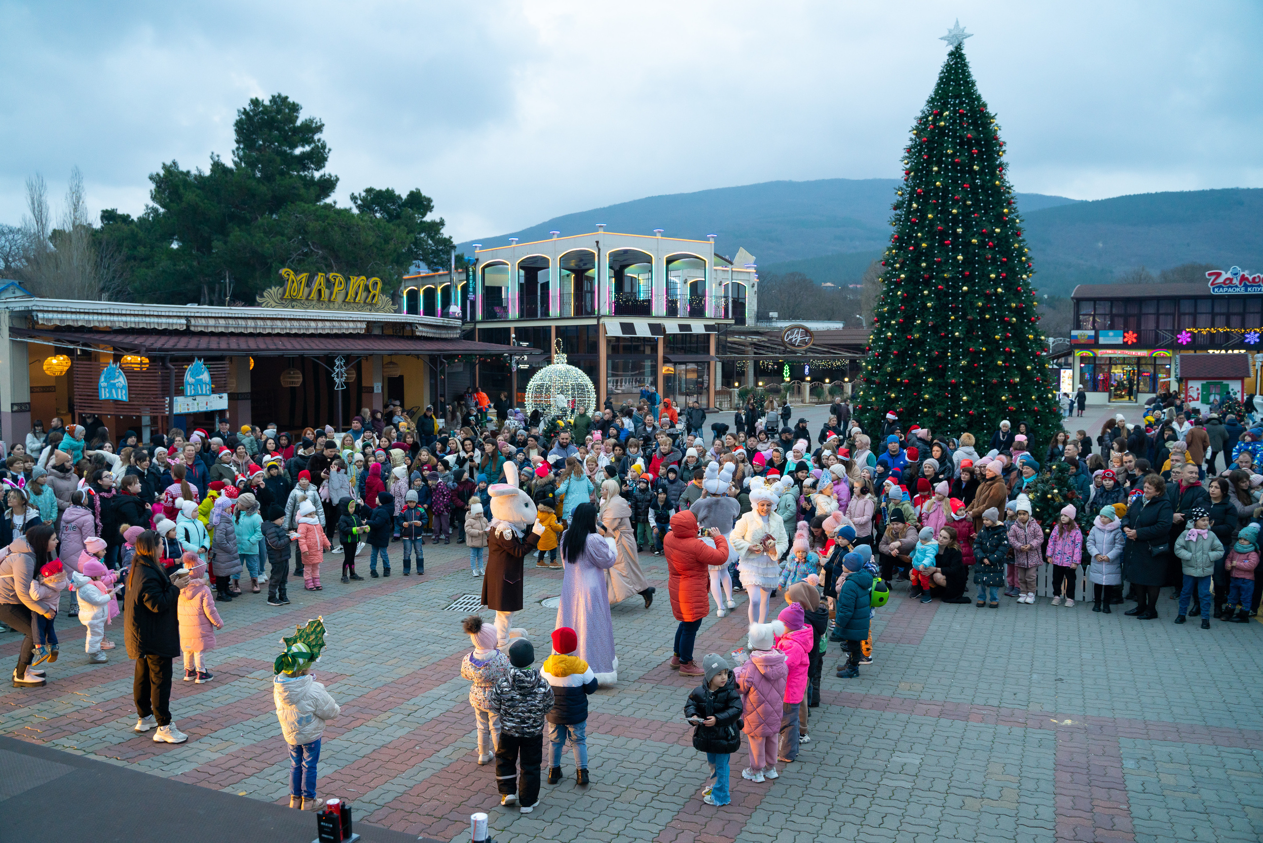 Ёлка на набережной. Жизнь курорта Кабардинка в фотографиях