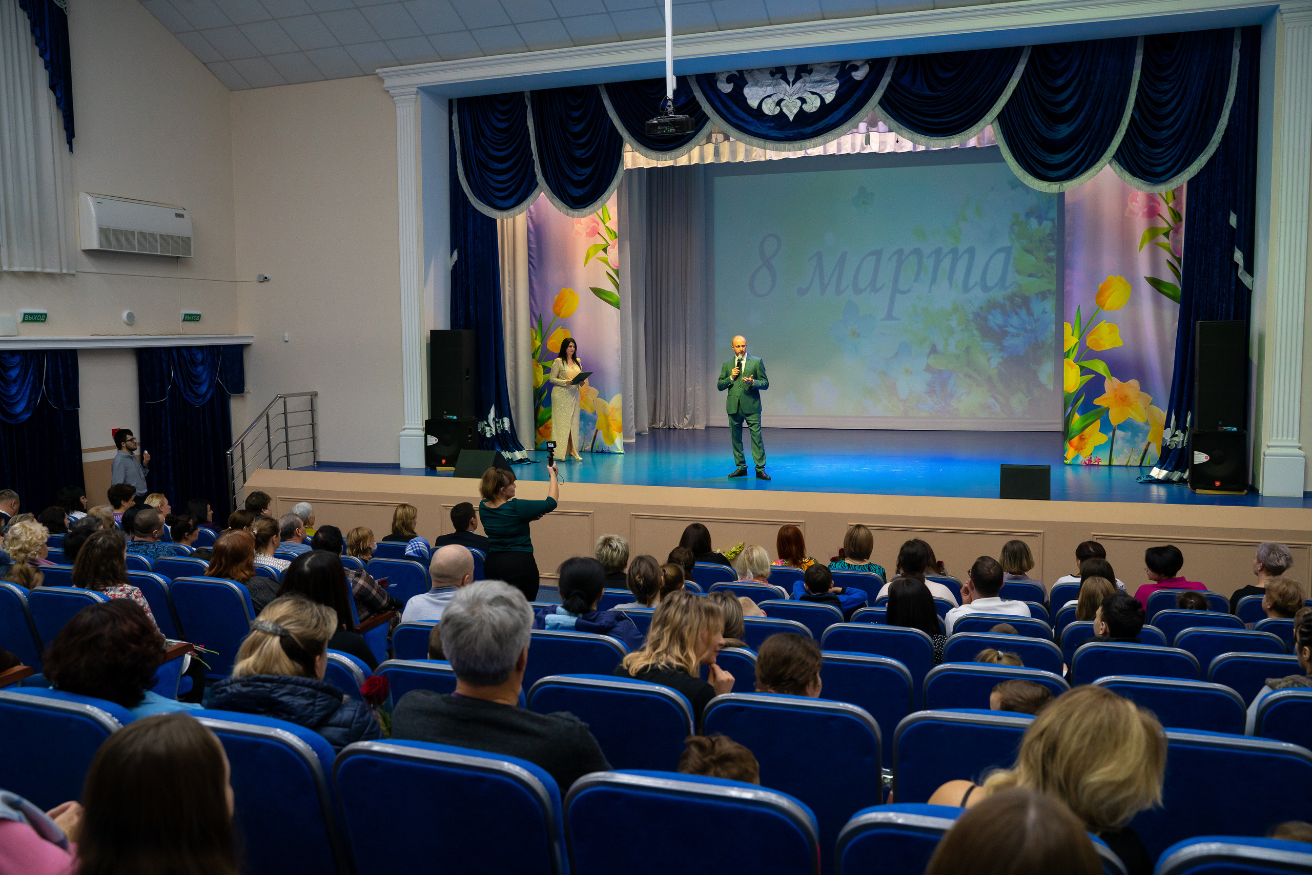 Концерт к 8 марта. Марьина роща. Жизнь курорта Кабардинка в фотографиях