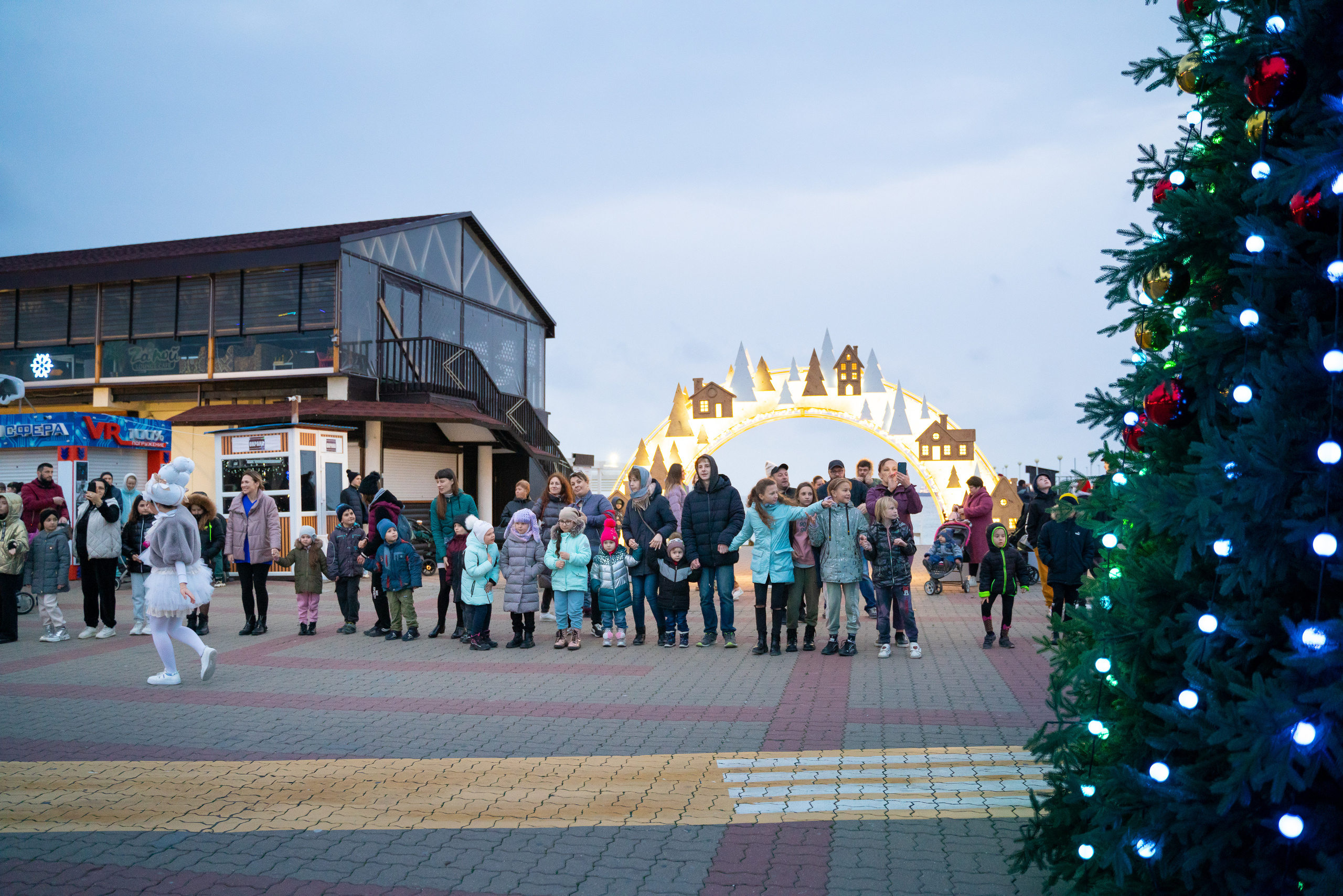 Ёлка на набережной. Жизнь курорта Кабардинка в фотографиях