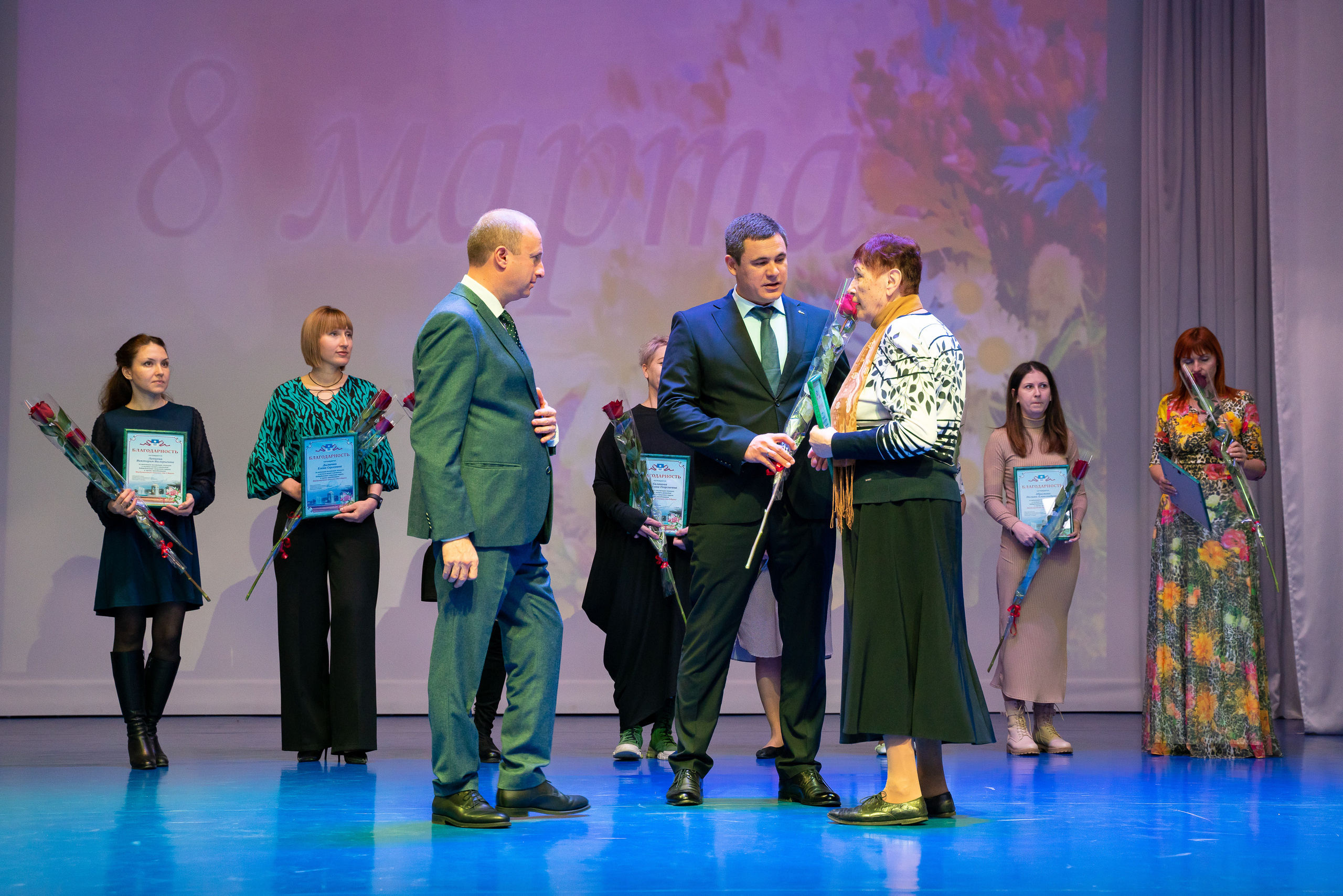 Концерт к 8 марта. Марьина роща. Жизнь курорта Кабардинка в фотографиях