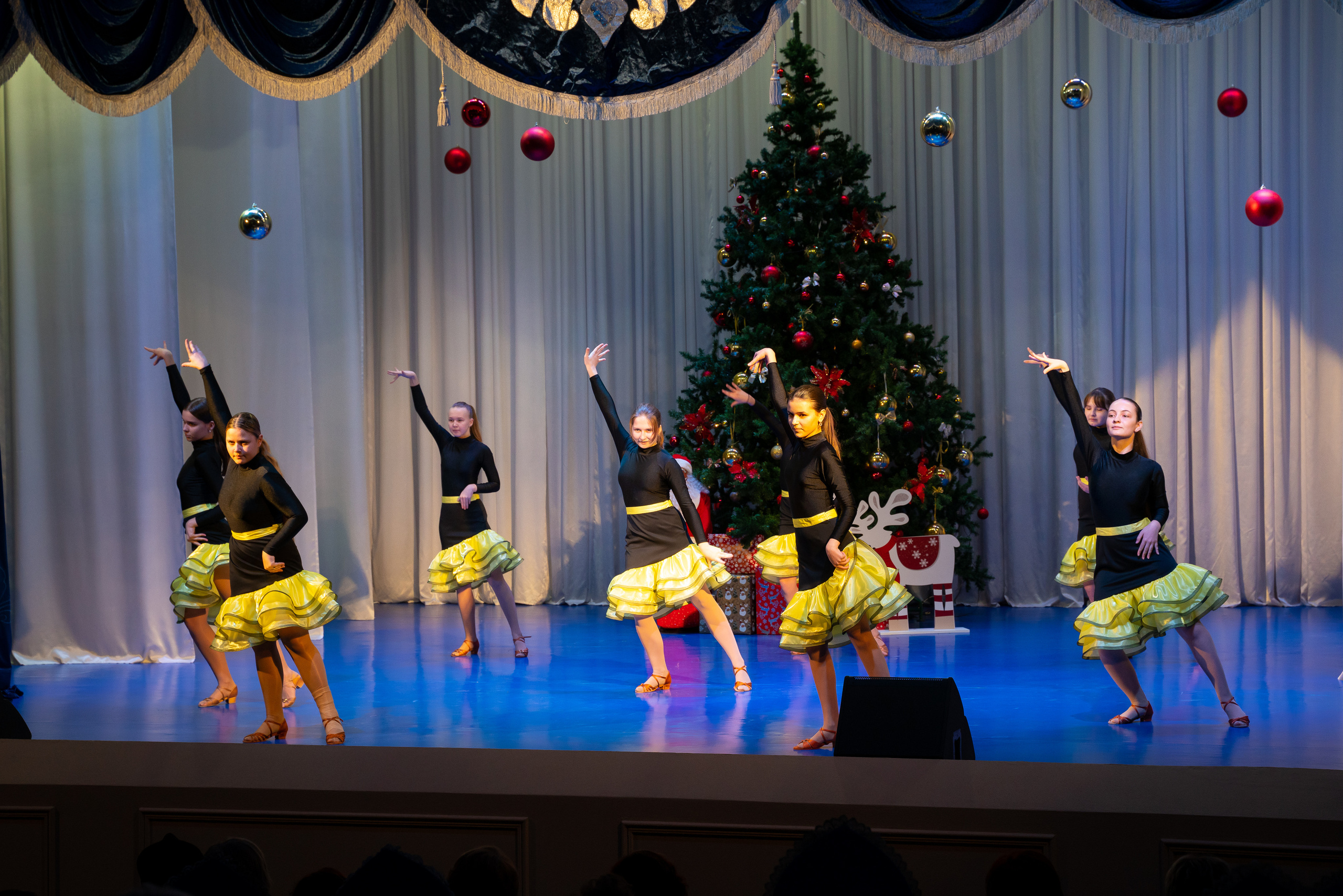 Новогодний концерт, Марьина Роща. Жизнь курорта Кабардинка в фотографиях