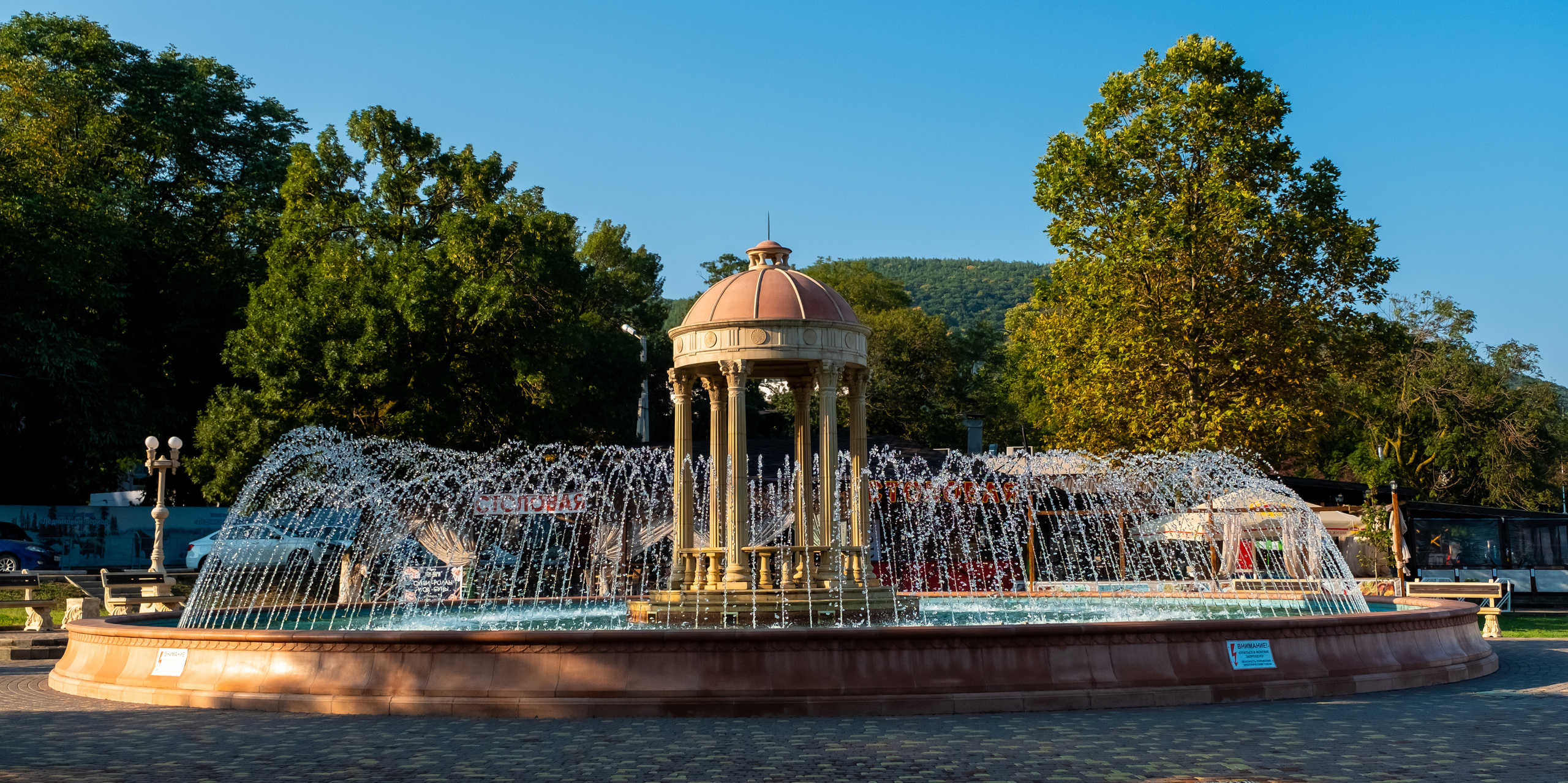 фонтан на набережной возле пансионата кабардинка