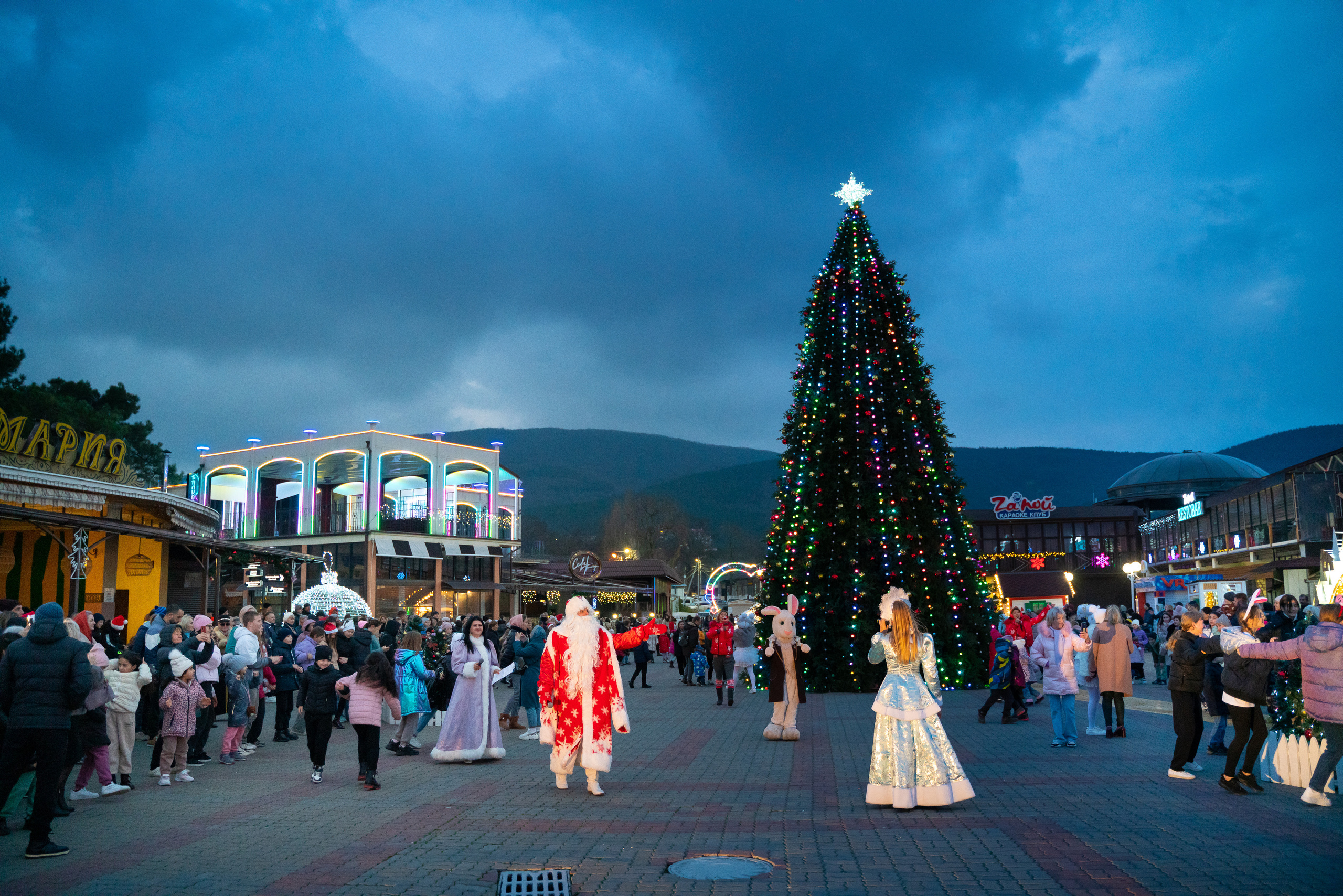 Ёлка на набережной. Жизнь курорта Кабардинка в фотографиях