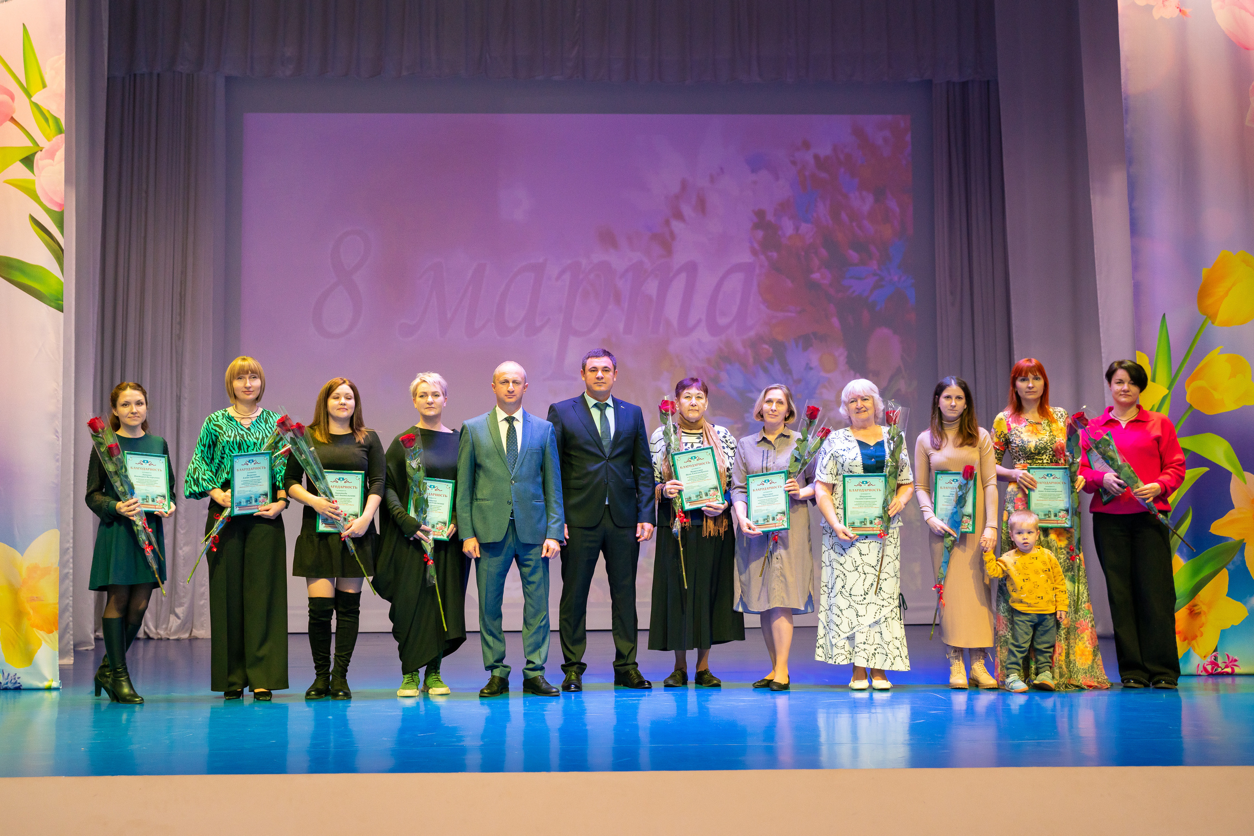 Концерт к 8 марта. Марьина роща. Жизнь курорта Кабардинка в фотографиях