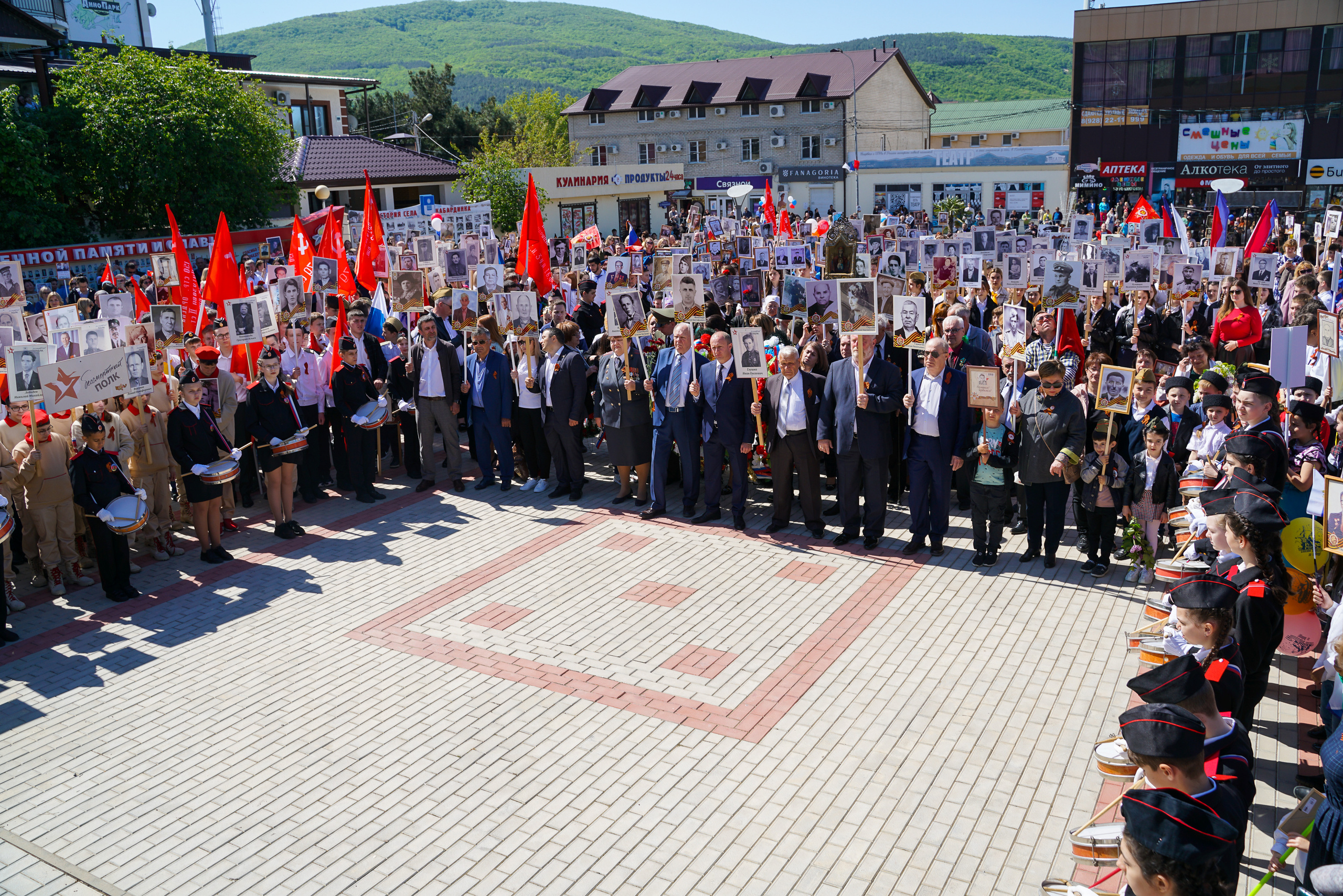 Праздничный парад 9 мая. Жизнь курорта Кабардинка в фотографиях