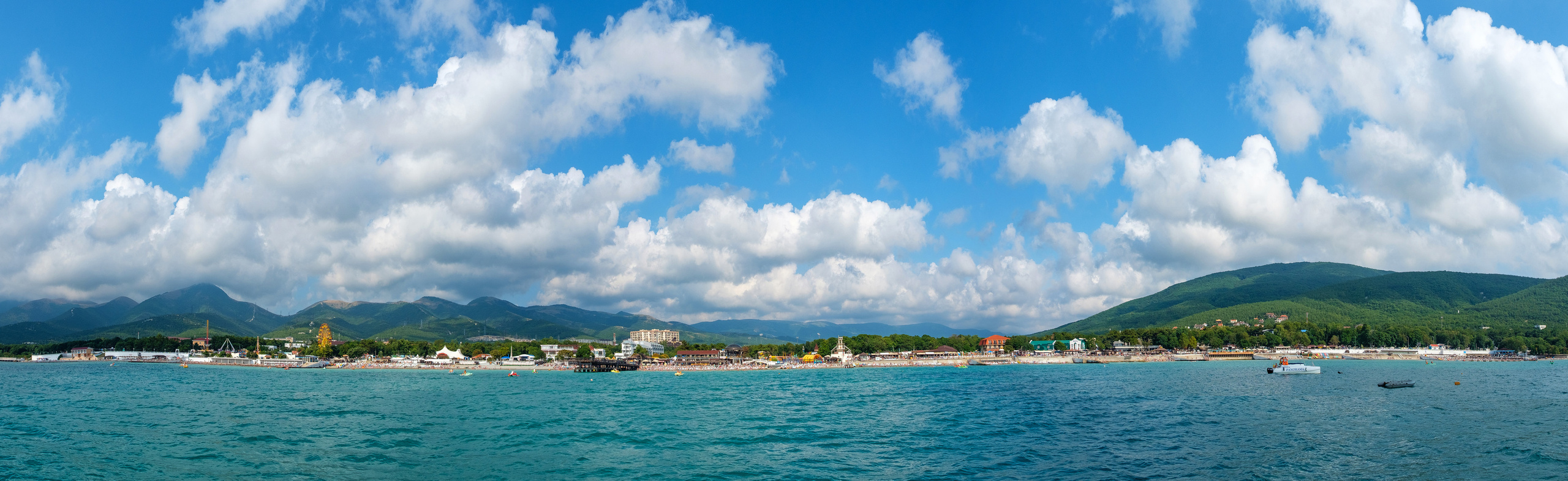 панорама на пляж в кабардинке