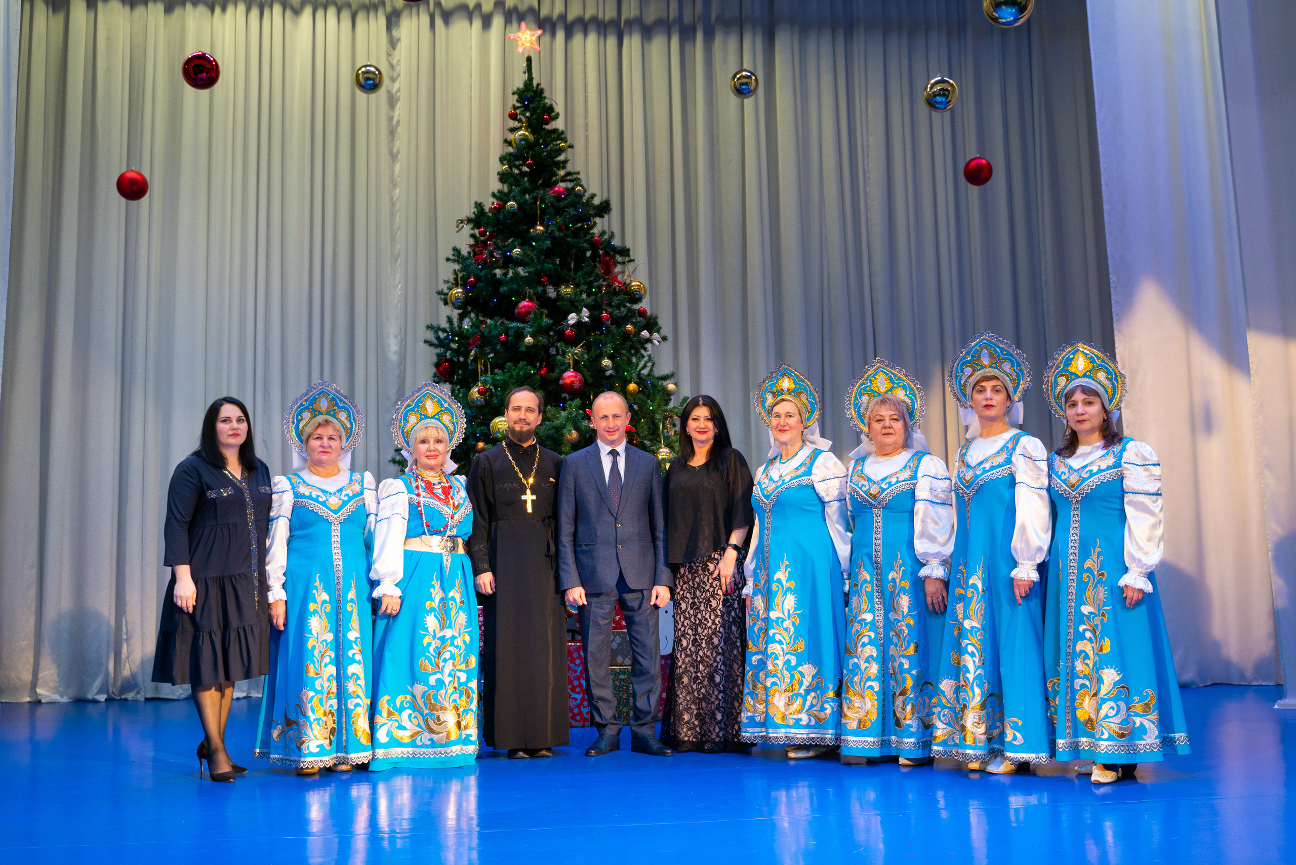 Новогодний концерт, Марьина Роща. Жизнь курорта Кабардинка в фотографиях