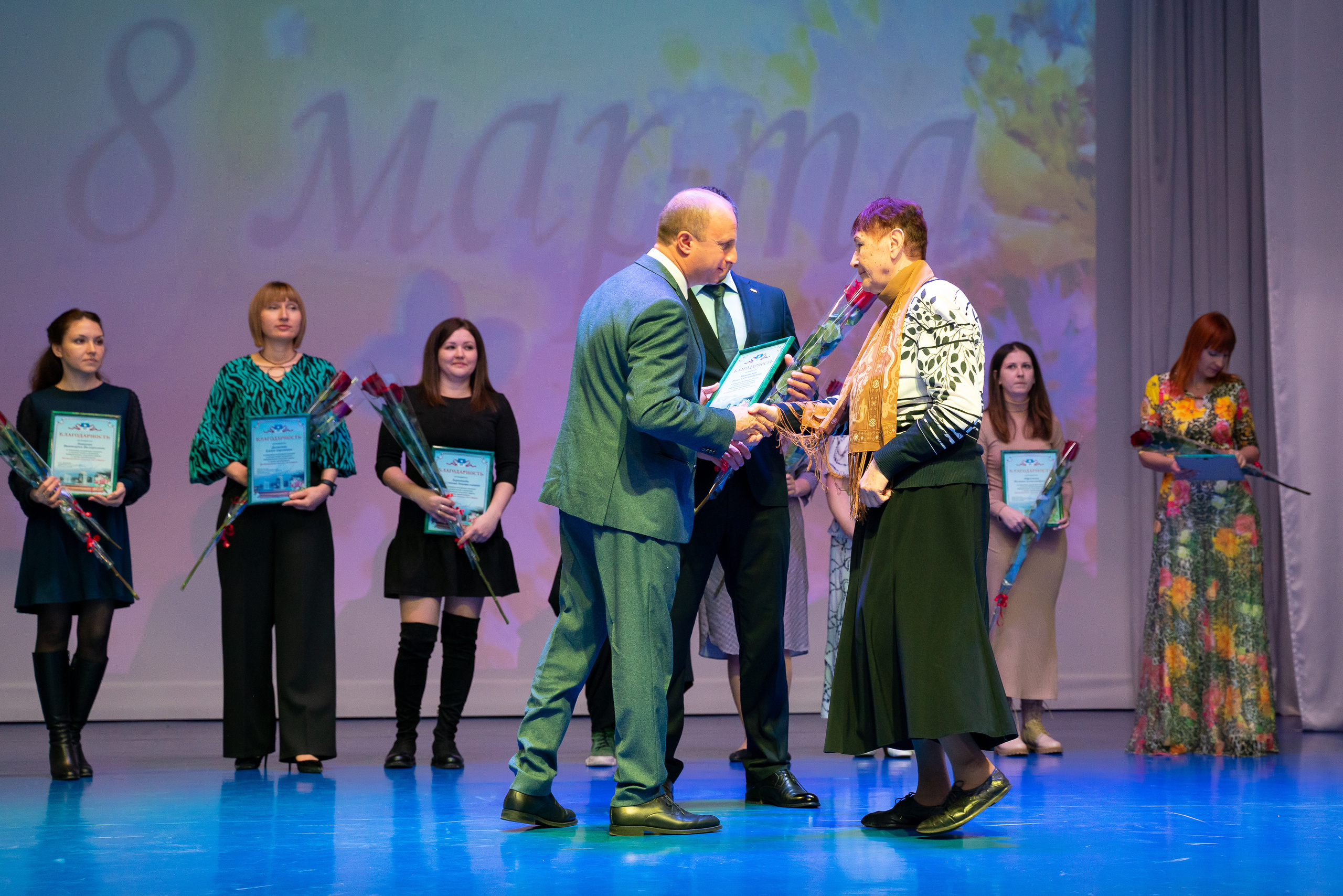 Концерт к 8 марта. Марьина роща. Жизнь курорта Кабардинка в фотографиях