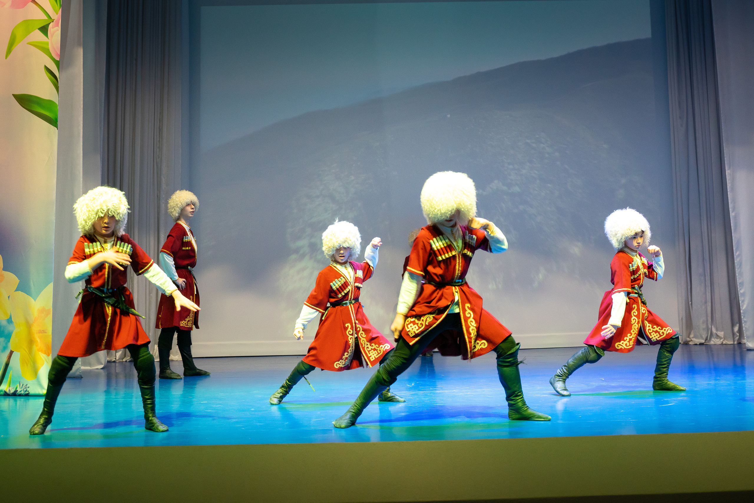 Концерт к 8 марта. Марьина роща. Жизнь курорта Кабардинка в фотографиях