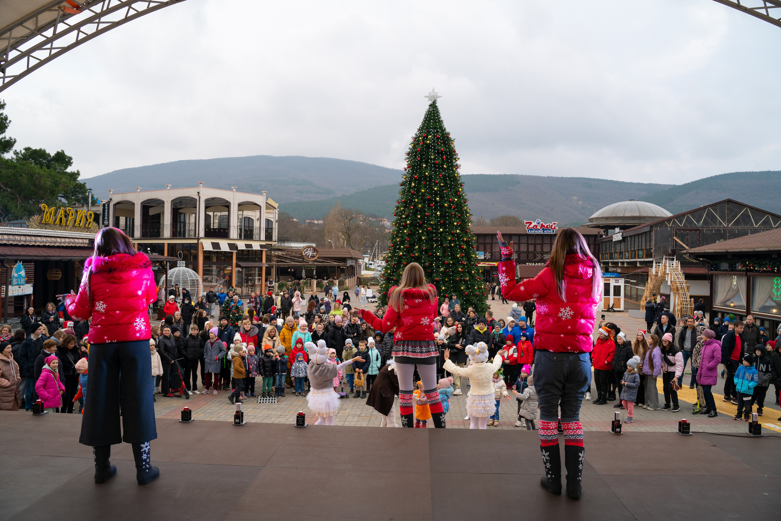 Ёлка на набережной. Жизнь курорта Кабардинка в фотографиях