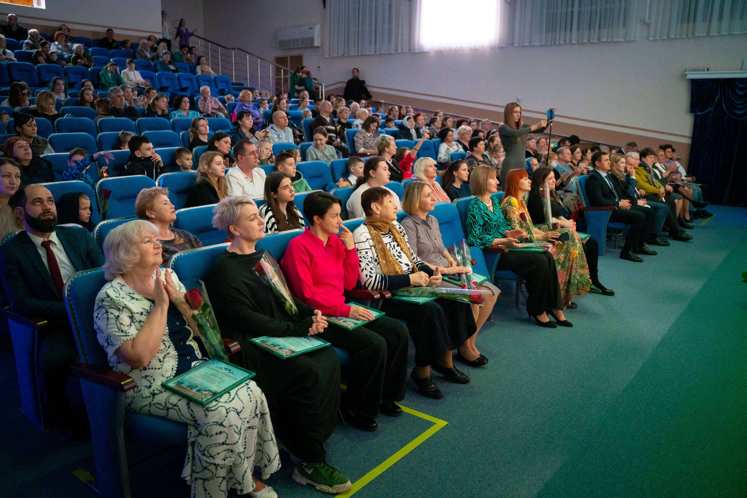 Концерт к 8 марта. Марьина роща. Жизнь курорта Кабардинка в фотографиях