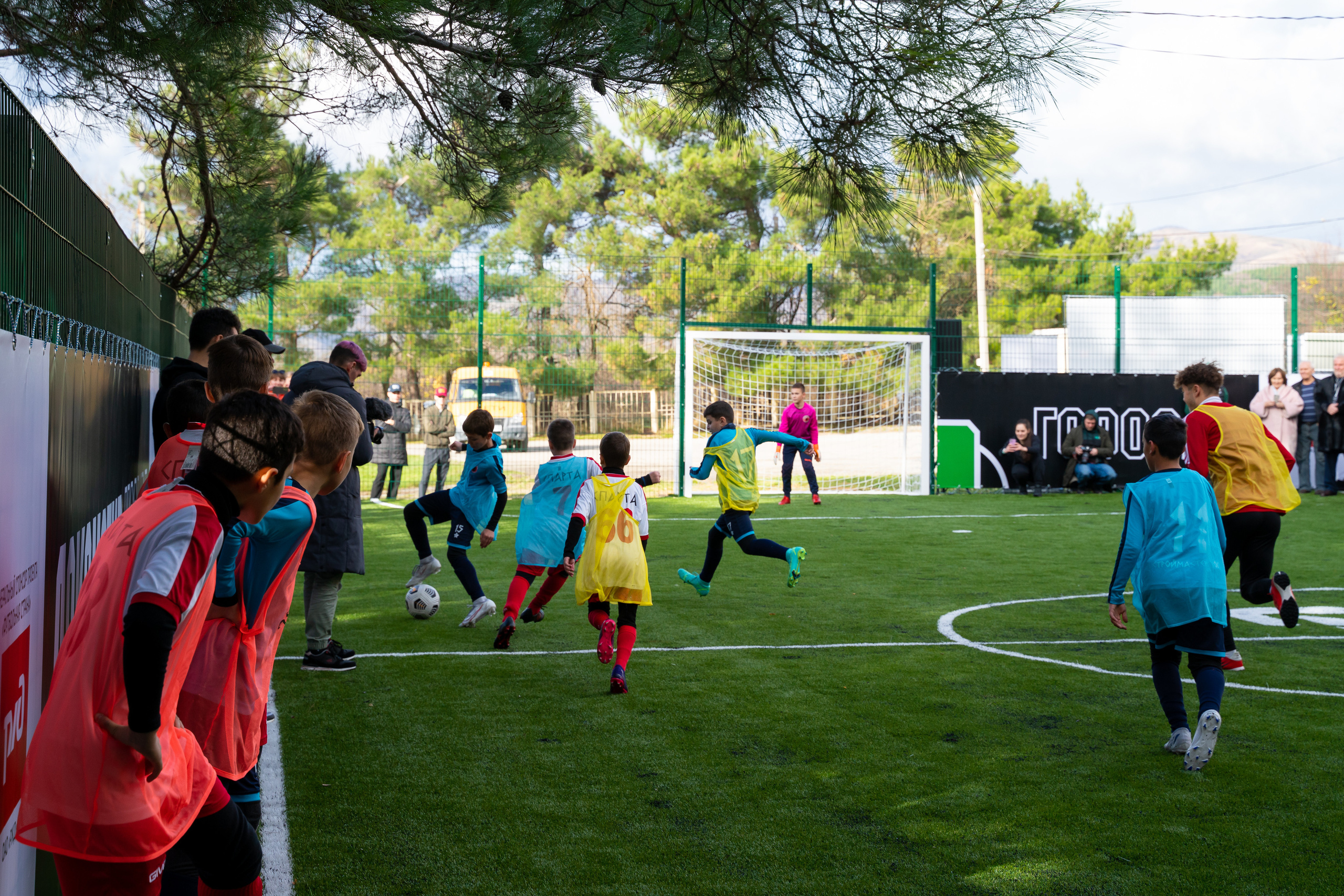 Открытие футбольного поля. Жизнь курорта Кабардинка в фотографиях