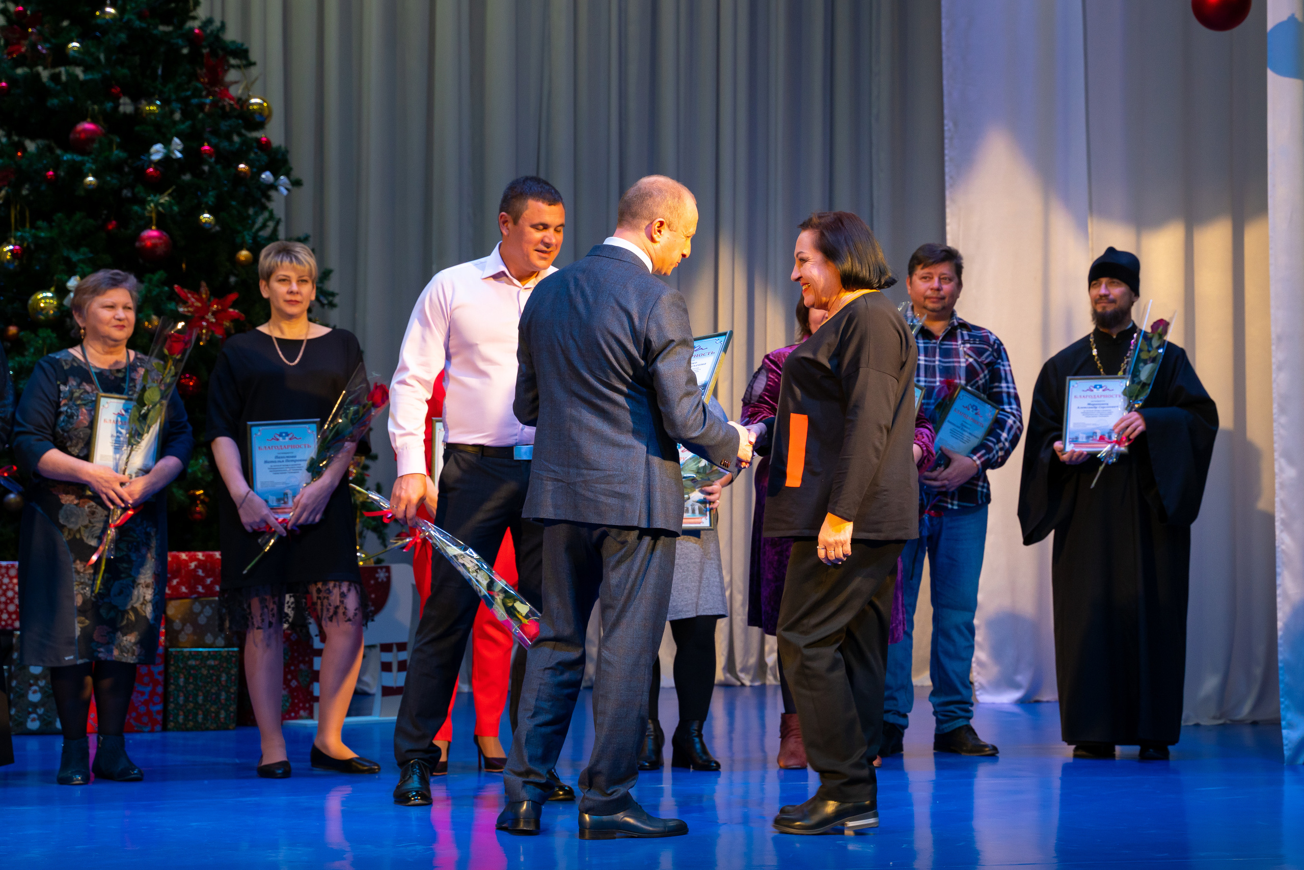 Новогодний концерт, Марьина Роща. Жизнь курорта Кабардинка в фотографиях