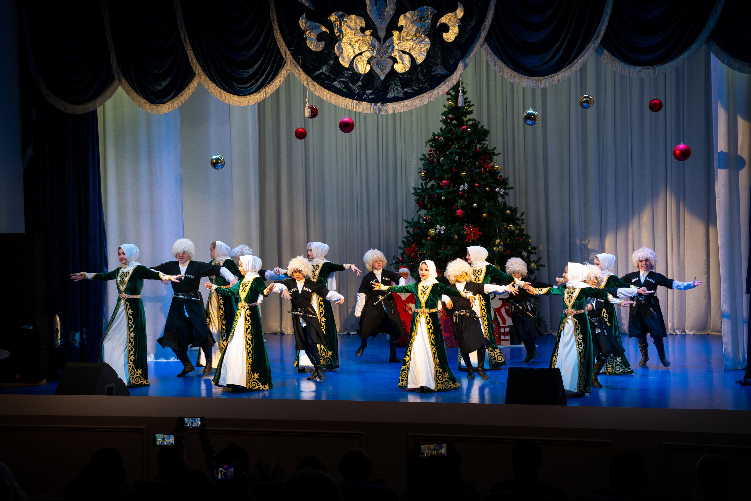 Новогодний концерт, Марьина Роща. Жизнь курорта Кабардинка в фотографиях