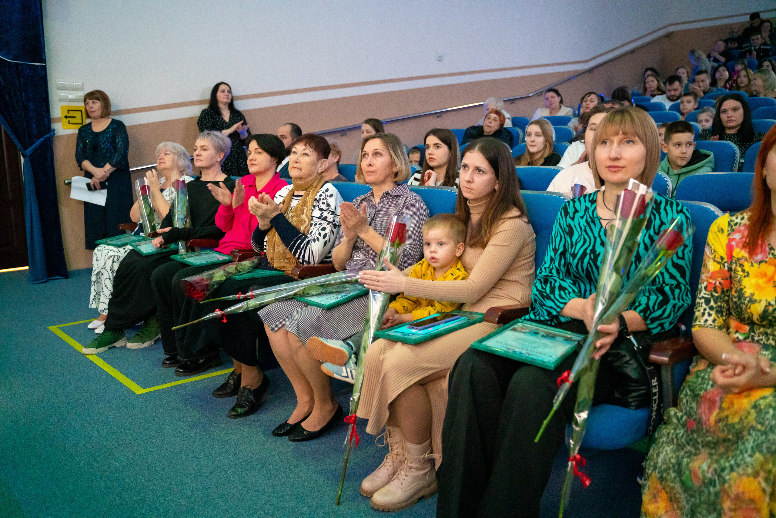 Концерт к 8 марта. Марьина роща. Жизнь курорта Кабардинка в фотографиях