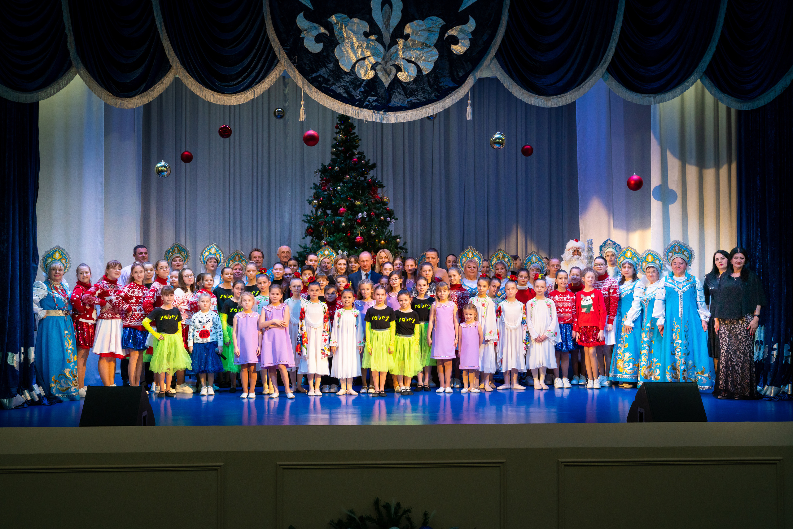 Новогодний концерт, Марьина Роща. Жизнь курорта Кабардинка в фотографиях