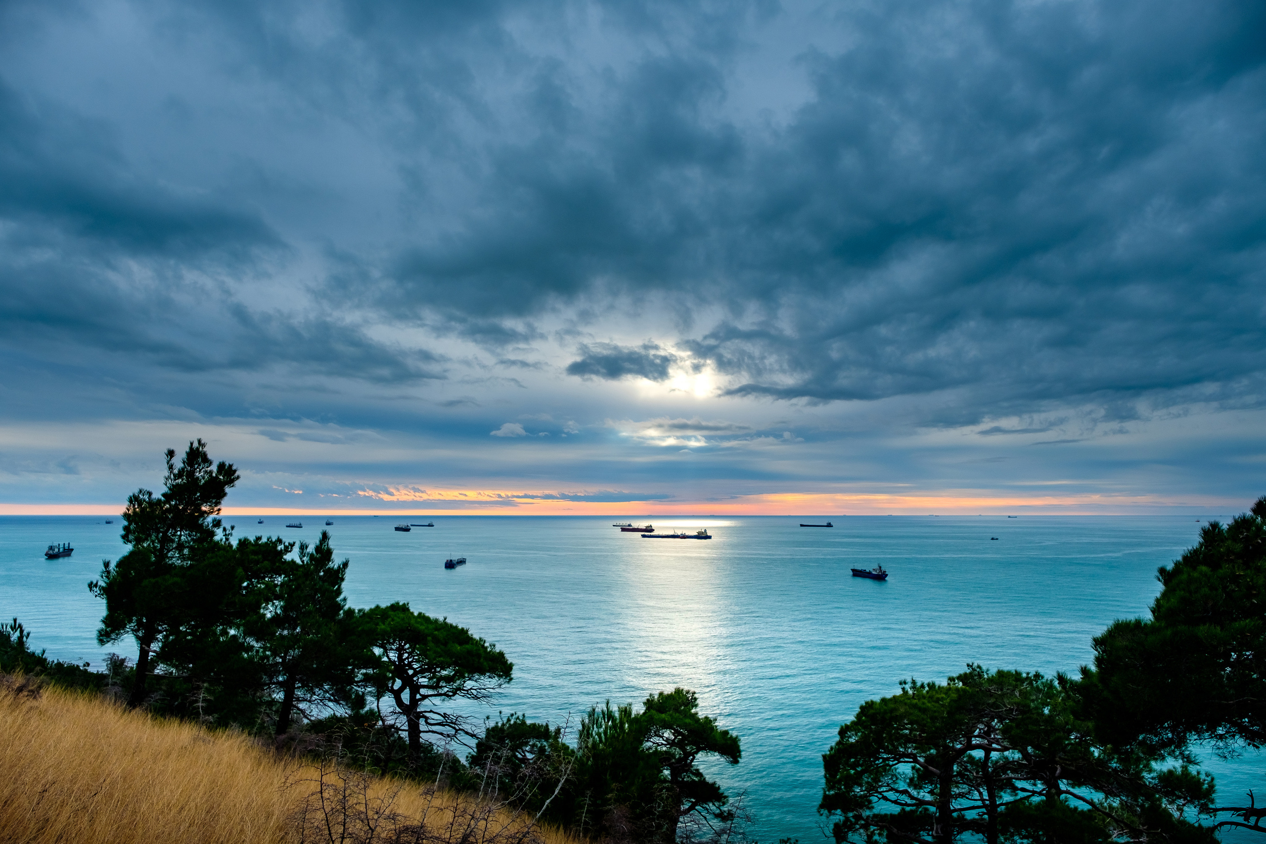 корабли на рейде вид на открытое море