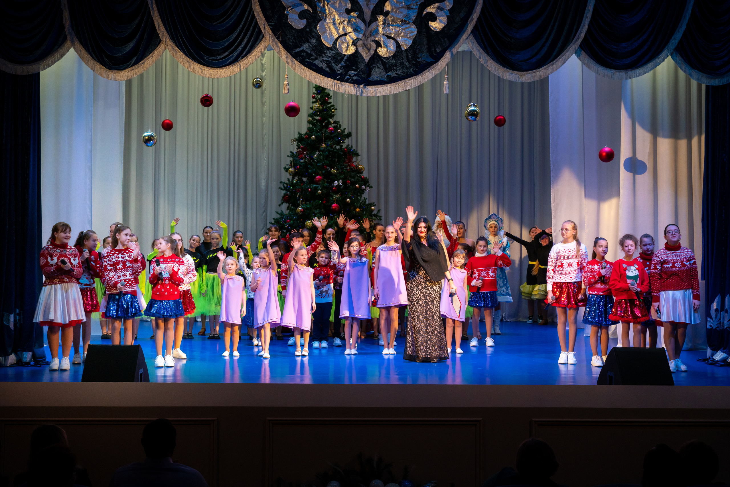 Новогодний концерт, Марьина Роща. Жизнь курорта Кабардинка в фотографиях