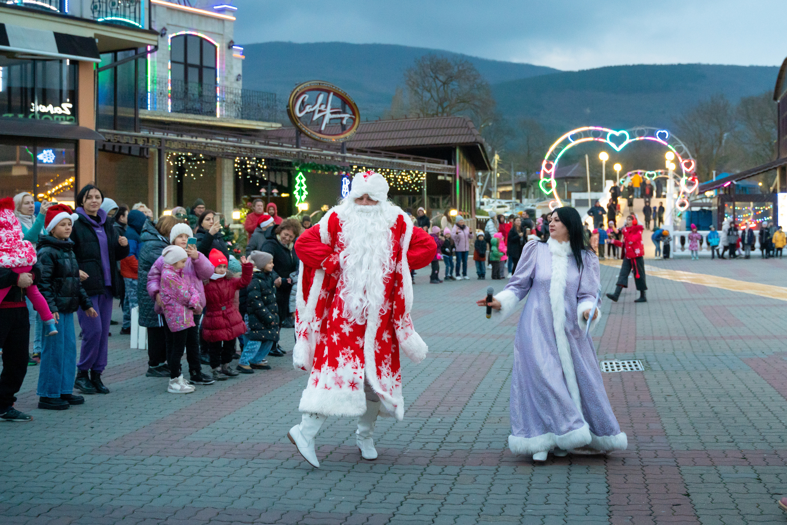 Ёлка на набережной. Жизнь курорта Кабардинка в фотографиях