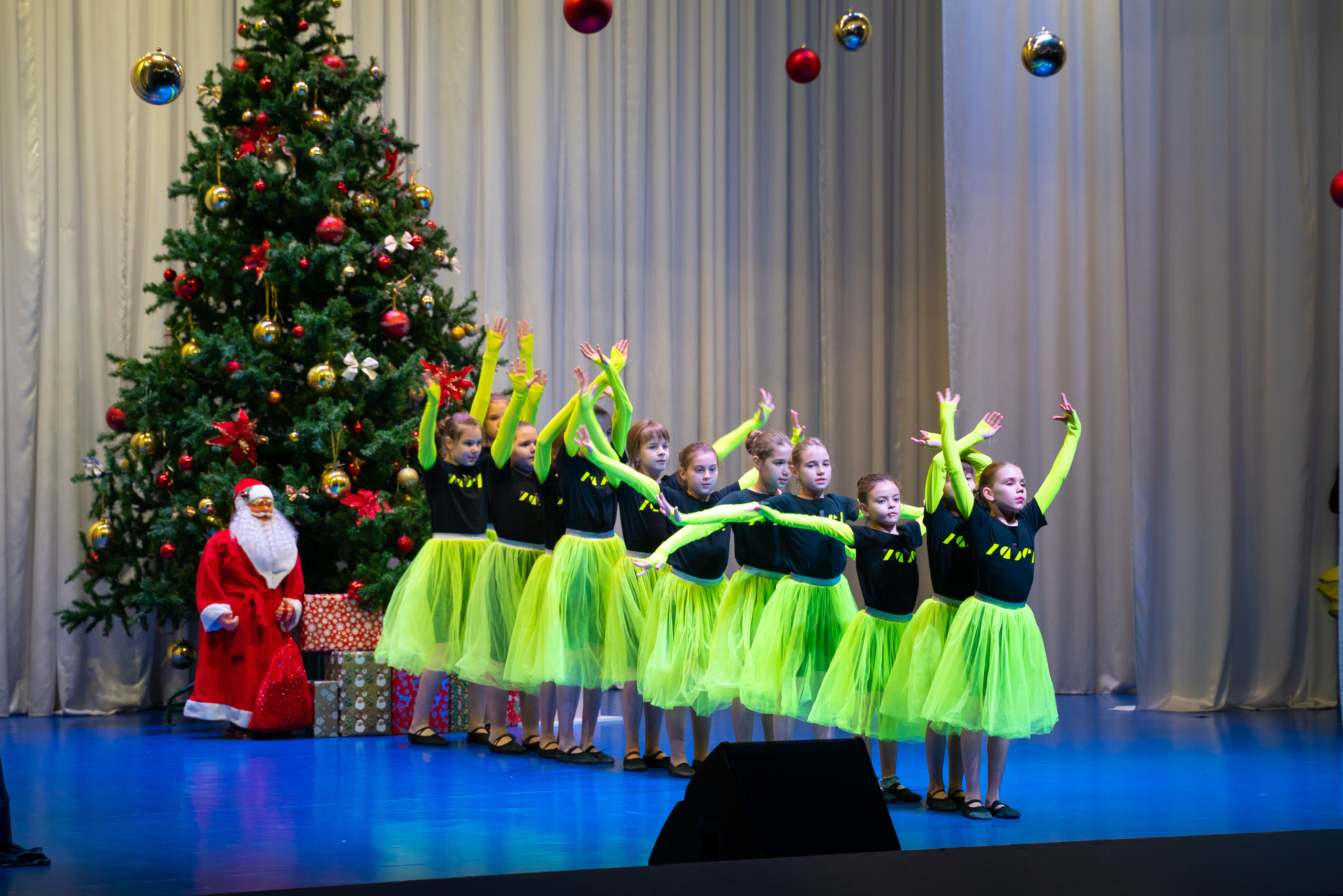 Новогодний концерт, Марьина Роща. Жизнь курорта Кабардинка в фотографиях