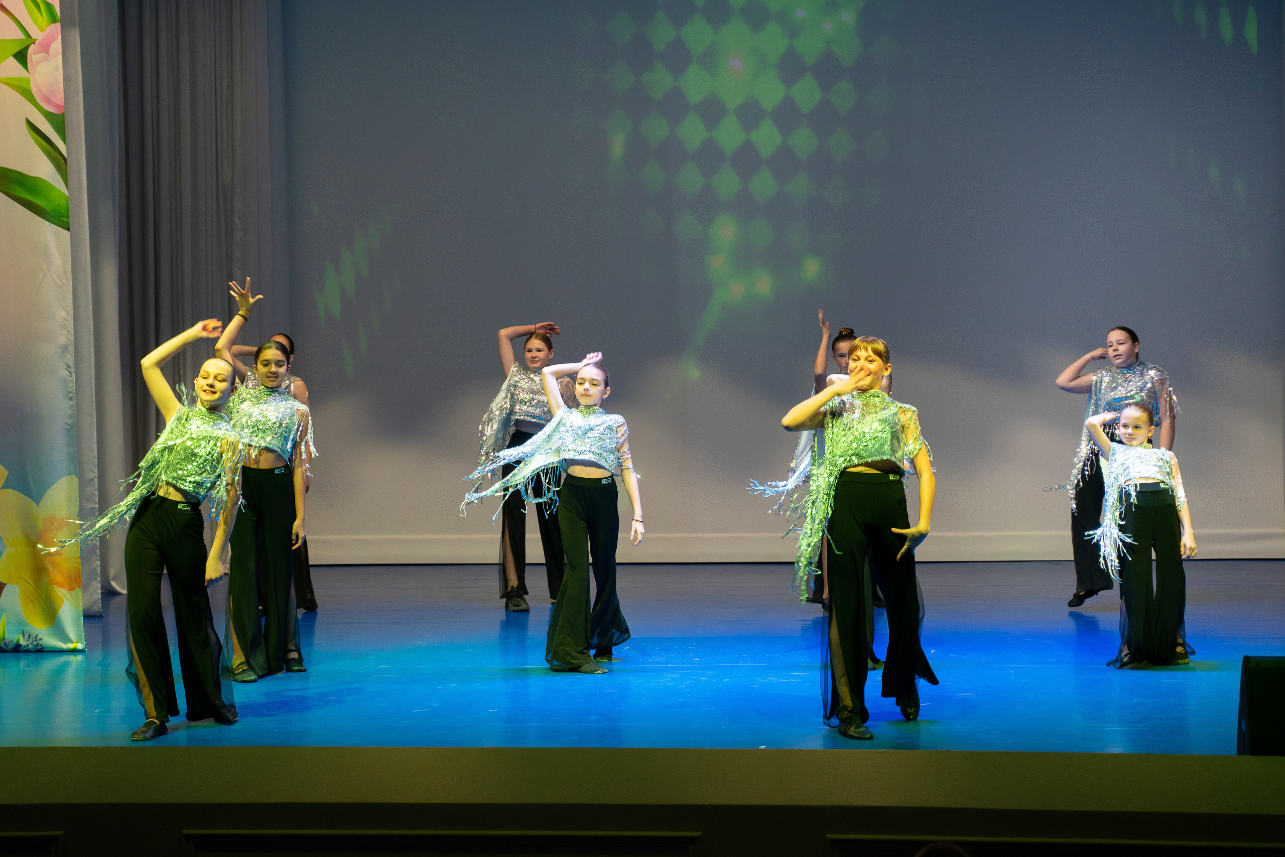 Концерт к 8 марта. Марьина роща. Жизнь курорта Кабардинка в фотографиях