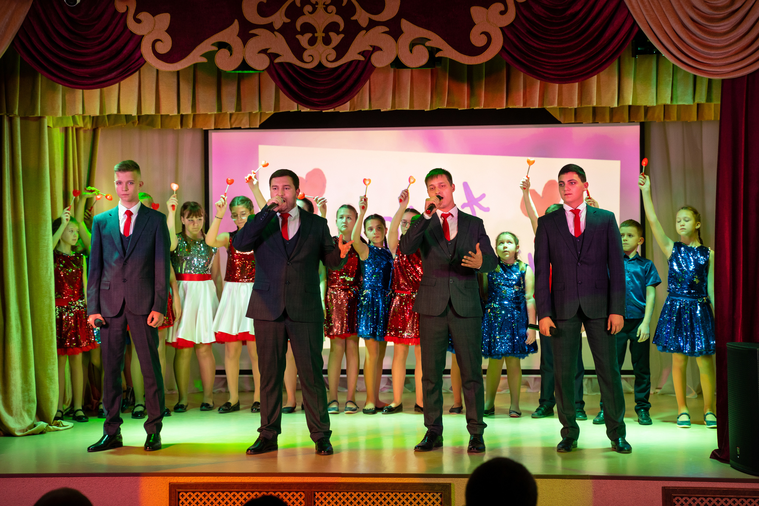 День матери. Виноградный. Жизнь курорта Кабардинка в фотографиях