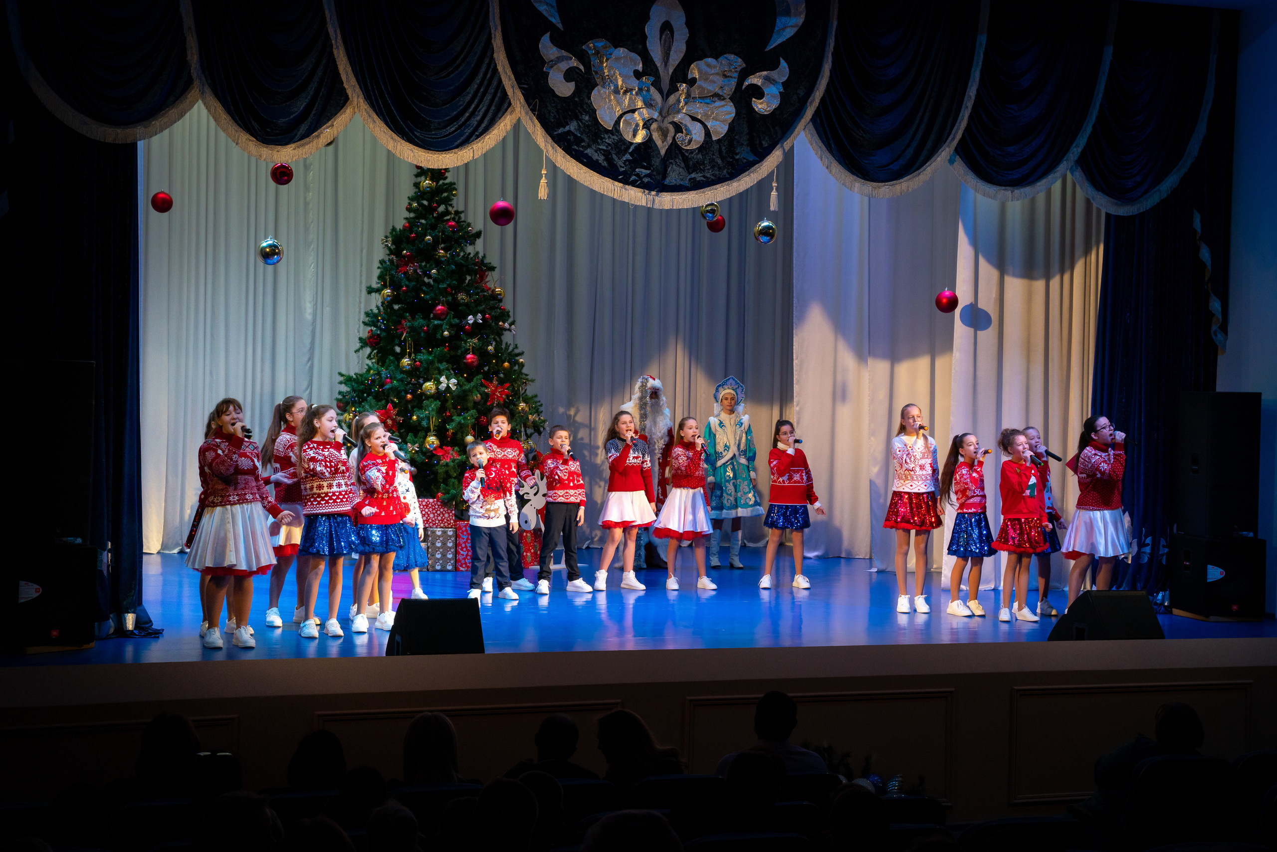 Новогодний концерт, Марьина Роща. Жизнь курорта Кабардинка в фотографиях