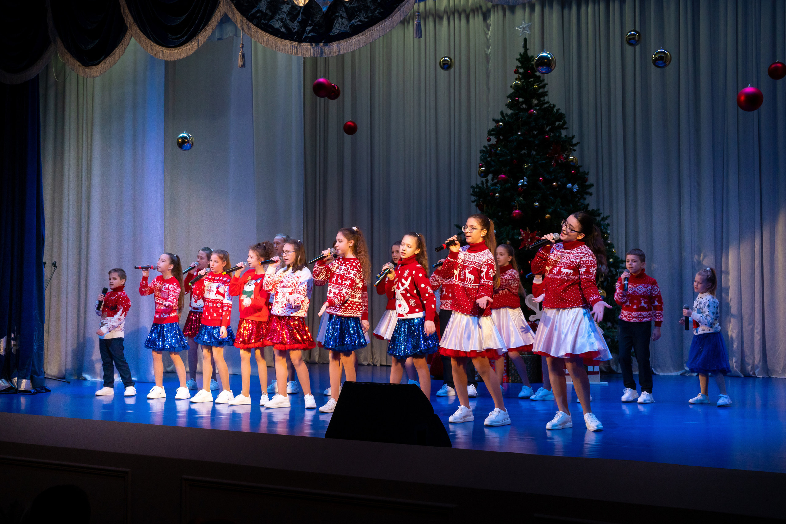 Новогодний концерт, Марьина Роща. Жизнь курорта Кабардинка в фотографиях