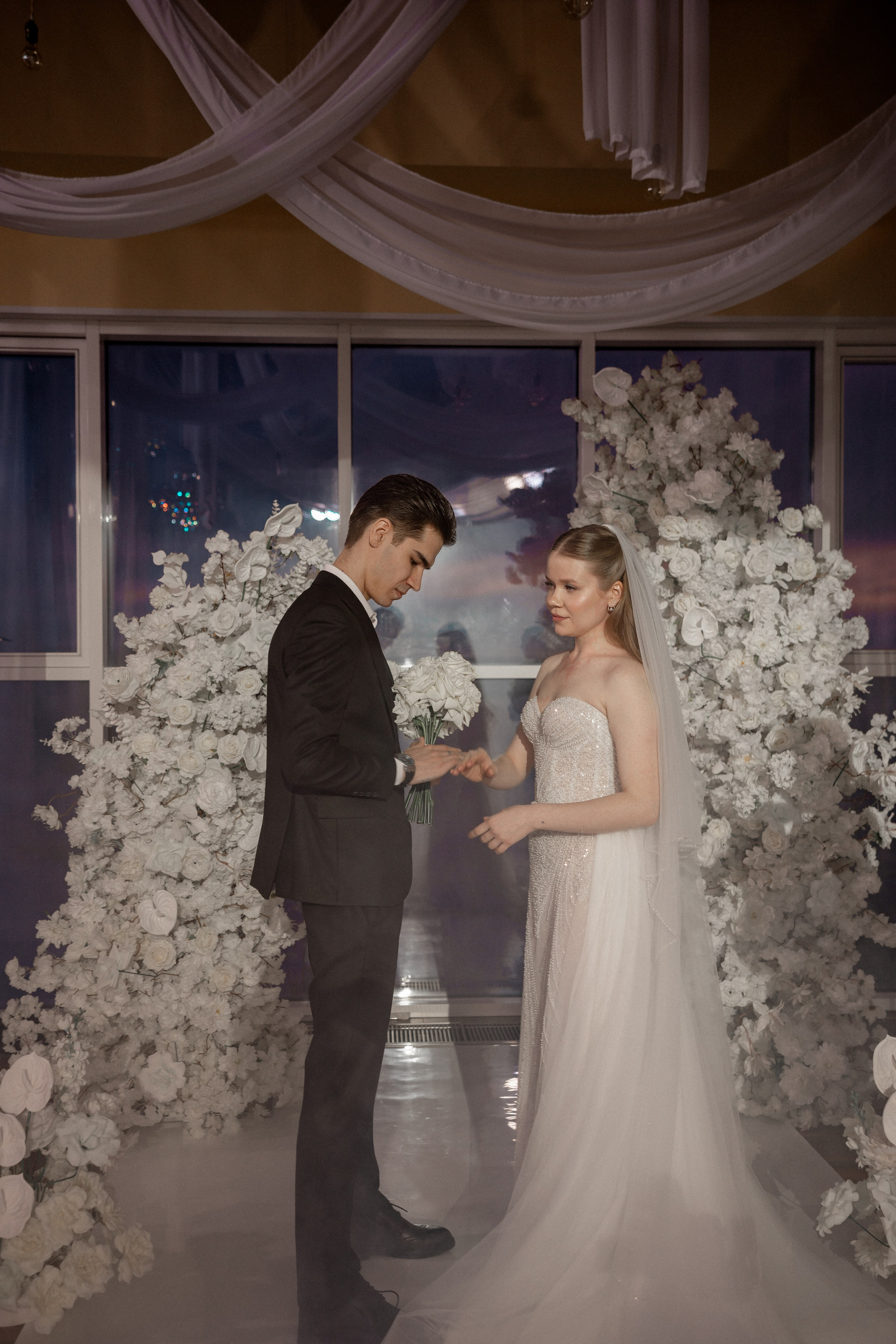СВАДЕБНАЯ СЬЕМКА СБОРОВ В ОТЕЛЕ И ВЫЕЗД НА ЦЕРЕМОНИЮ (СНЯТО В СИБИРЕ В НИЖНЕВАРТОВСКЕ). Профессиональный фотограф, Санкт-Петербург — Виктория Богомолова