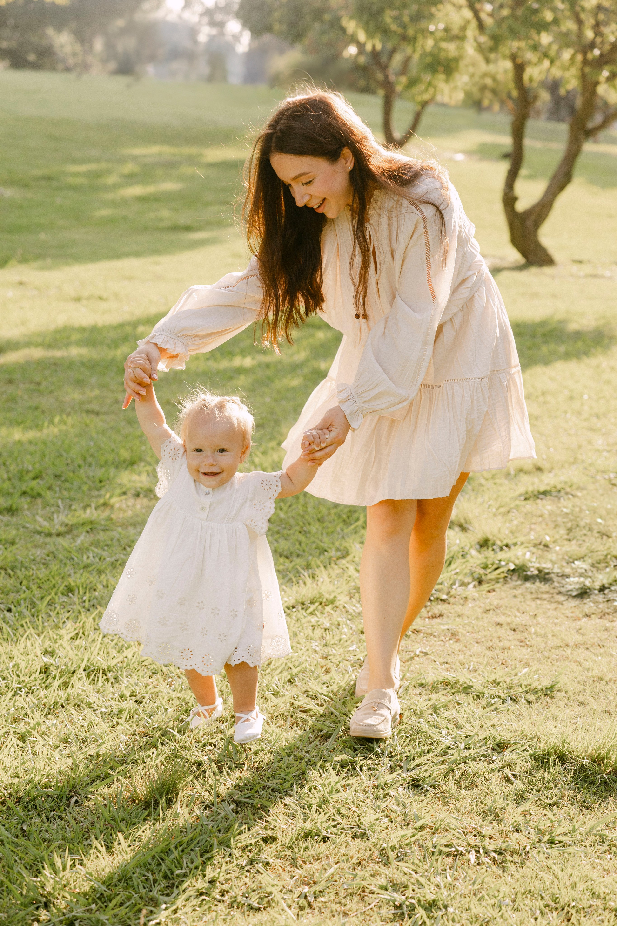 First year photoshoot inside the park (sunset). Wedding and family photographer
