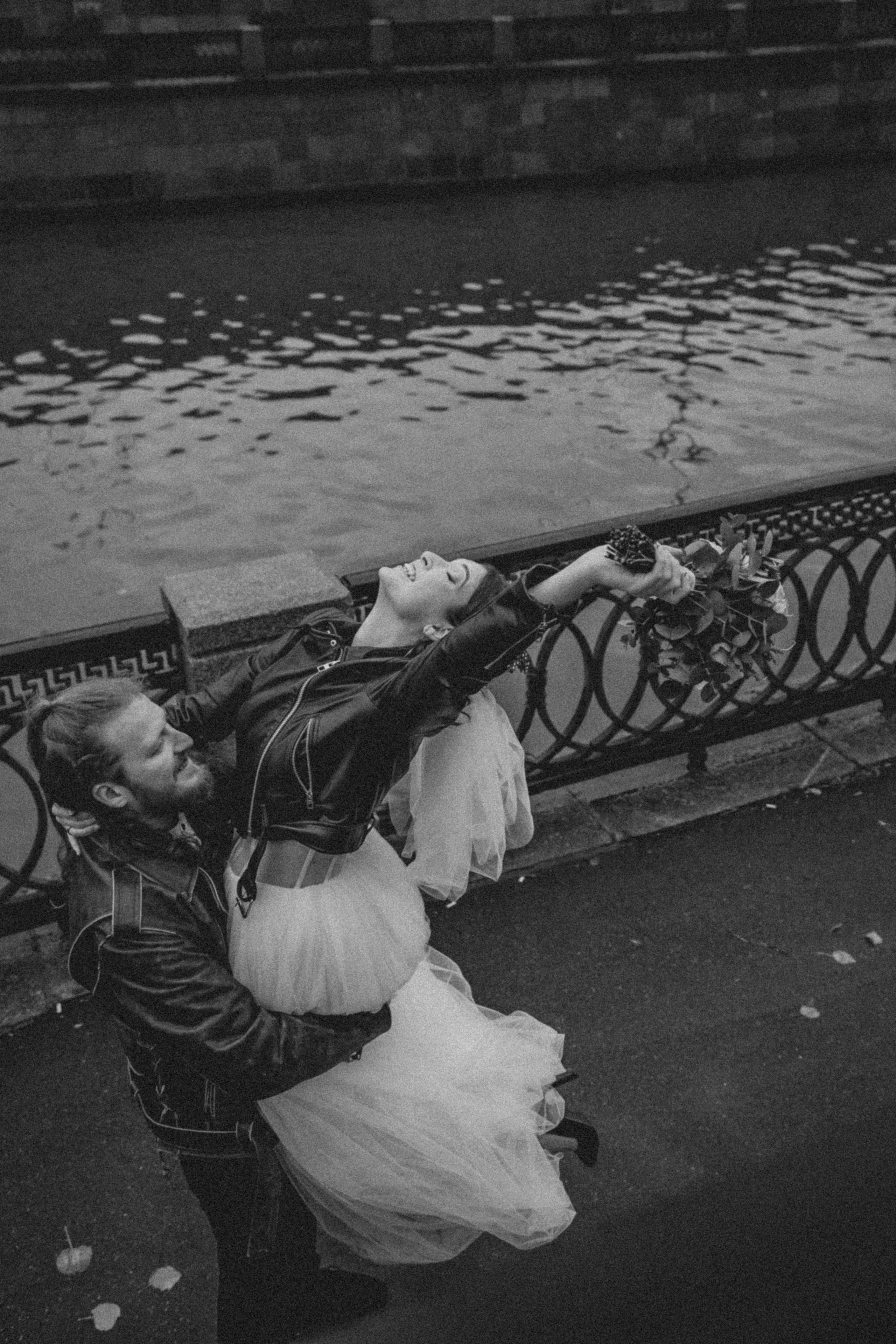 Молодожены