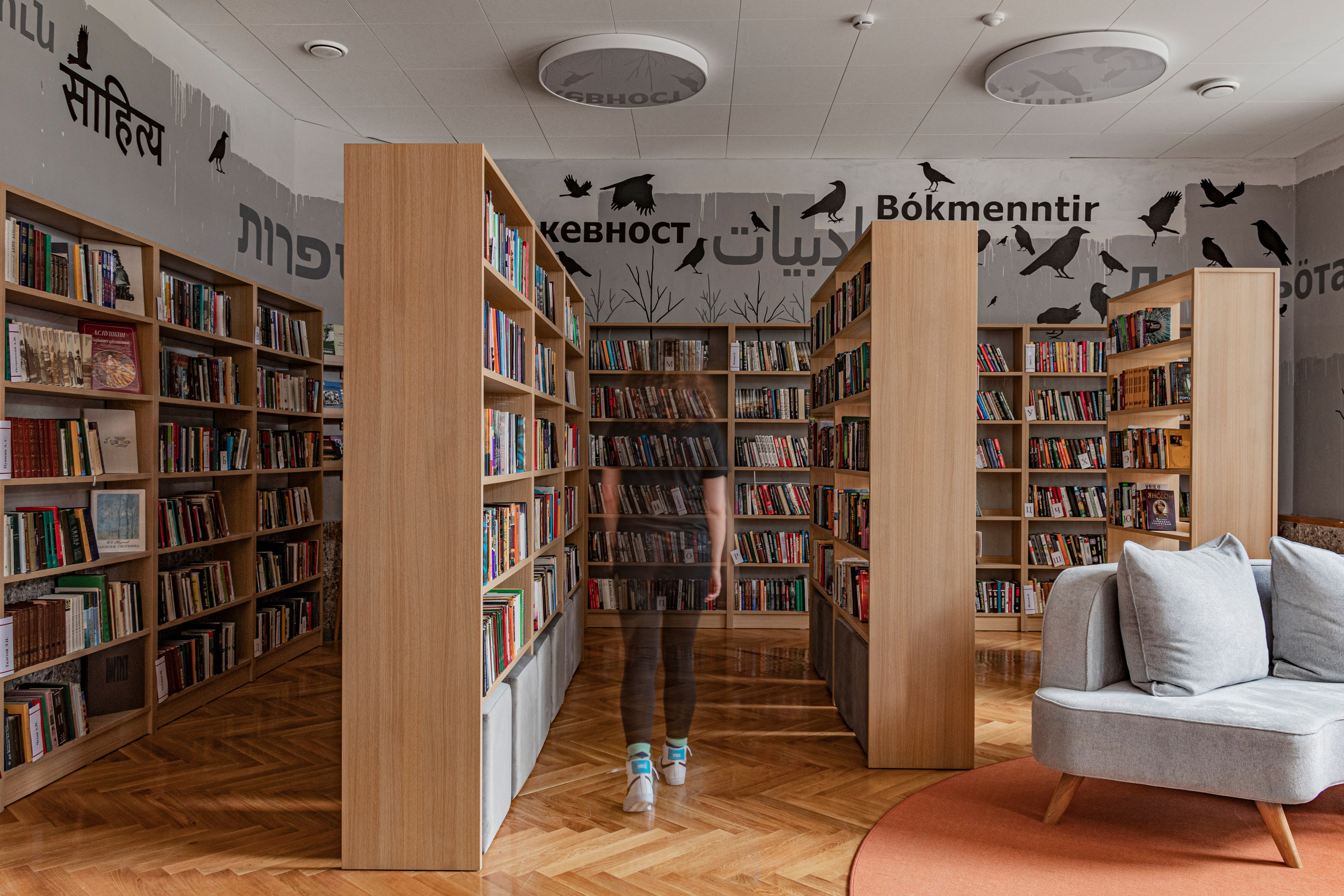 Библиотека им. Гладиной в Апатитах. Интерьерный фотограф Варвара Чеснокова