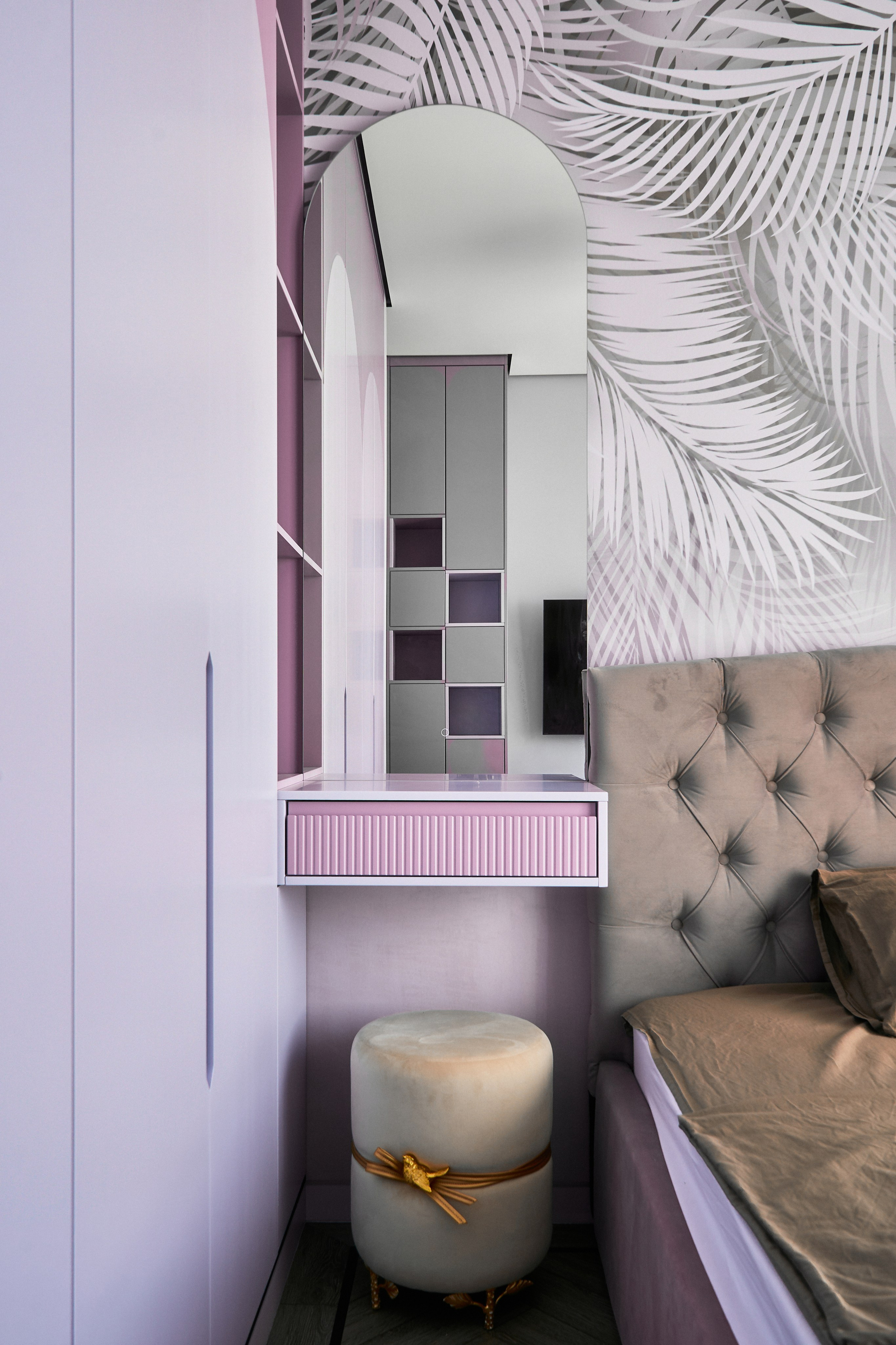 Фотосъёмка и видео тур квартиры с ярким дизайном и видом на Москва-Сити | vhaus. Видеопродакшн недвижимости и архитектуры | Студия VHAUS