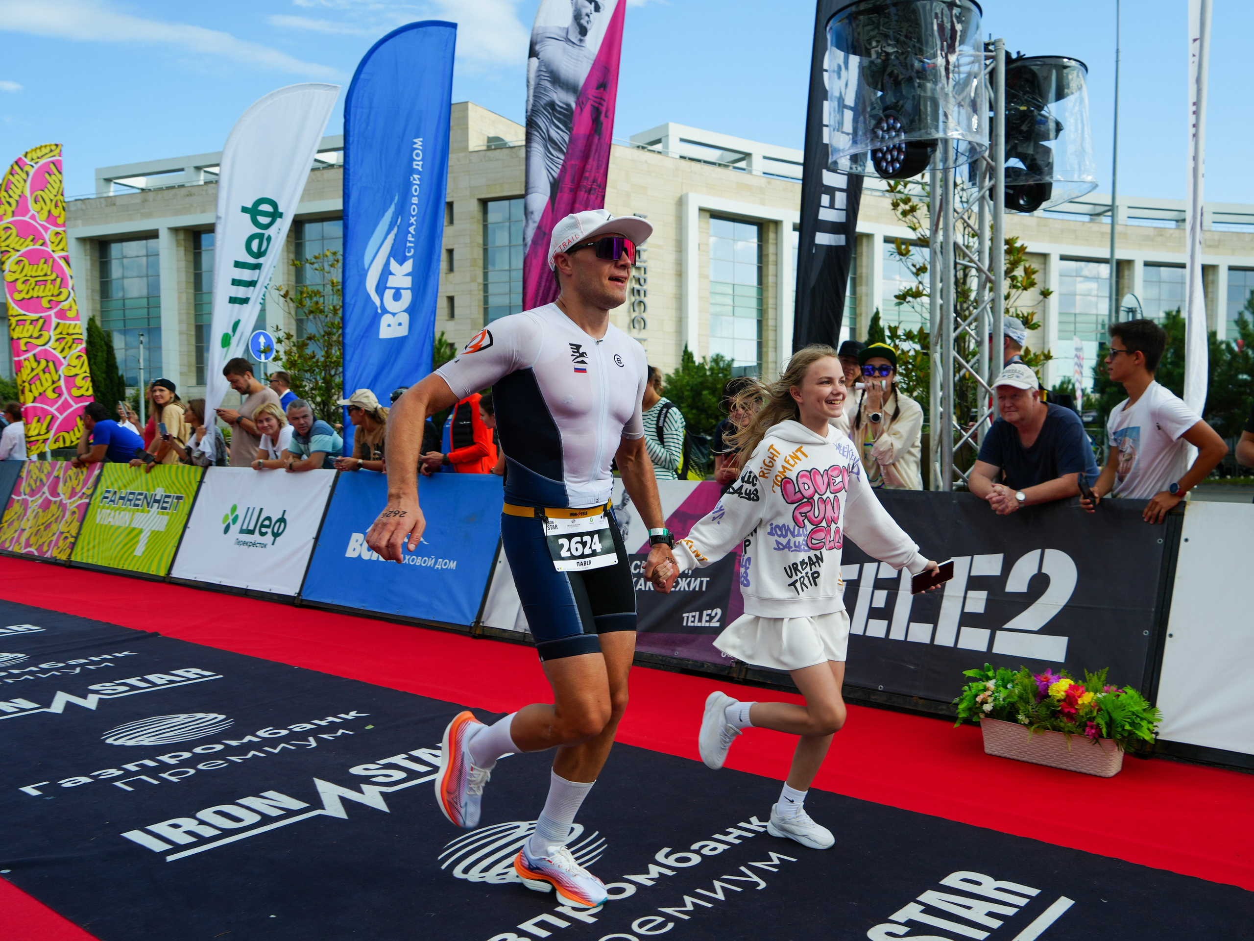 Фотоотчет партнерской интеграции для компании TELE2 на фестивале Ironstar. Репортажный фотограф в Красной Поляне и Сочи Павлюченко Екатерина