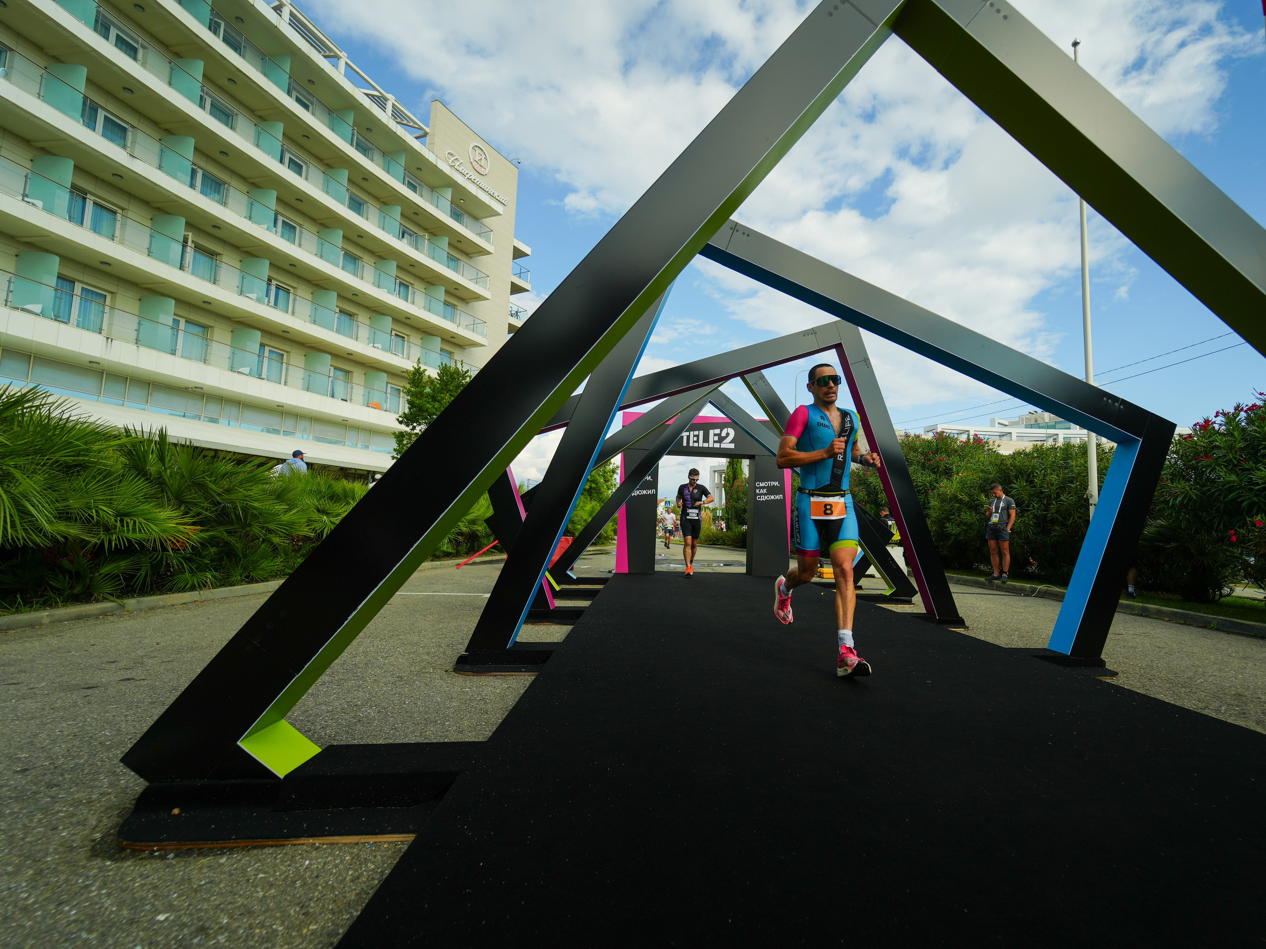 Фотоотчет партнерской интеграции для компании TELE2 на фестивале Ironstar. Репортажный фотограф в Красной Поляне и Сочи Павлюченко Екатерина