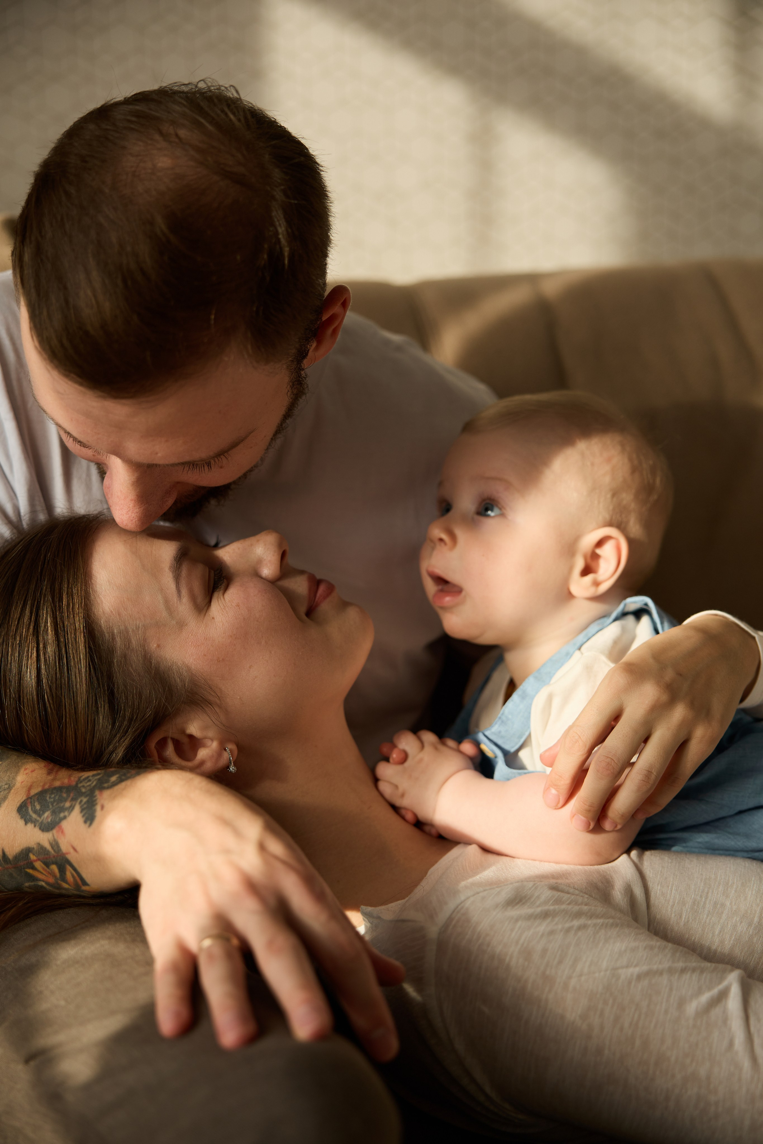 Иван, Анастасия, Саша и Тайгер, декабрь 2024. Свадебный и семейный фотограф в Сочи и Краснодарском крае Анна Шмелёва