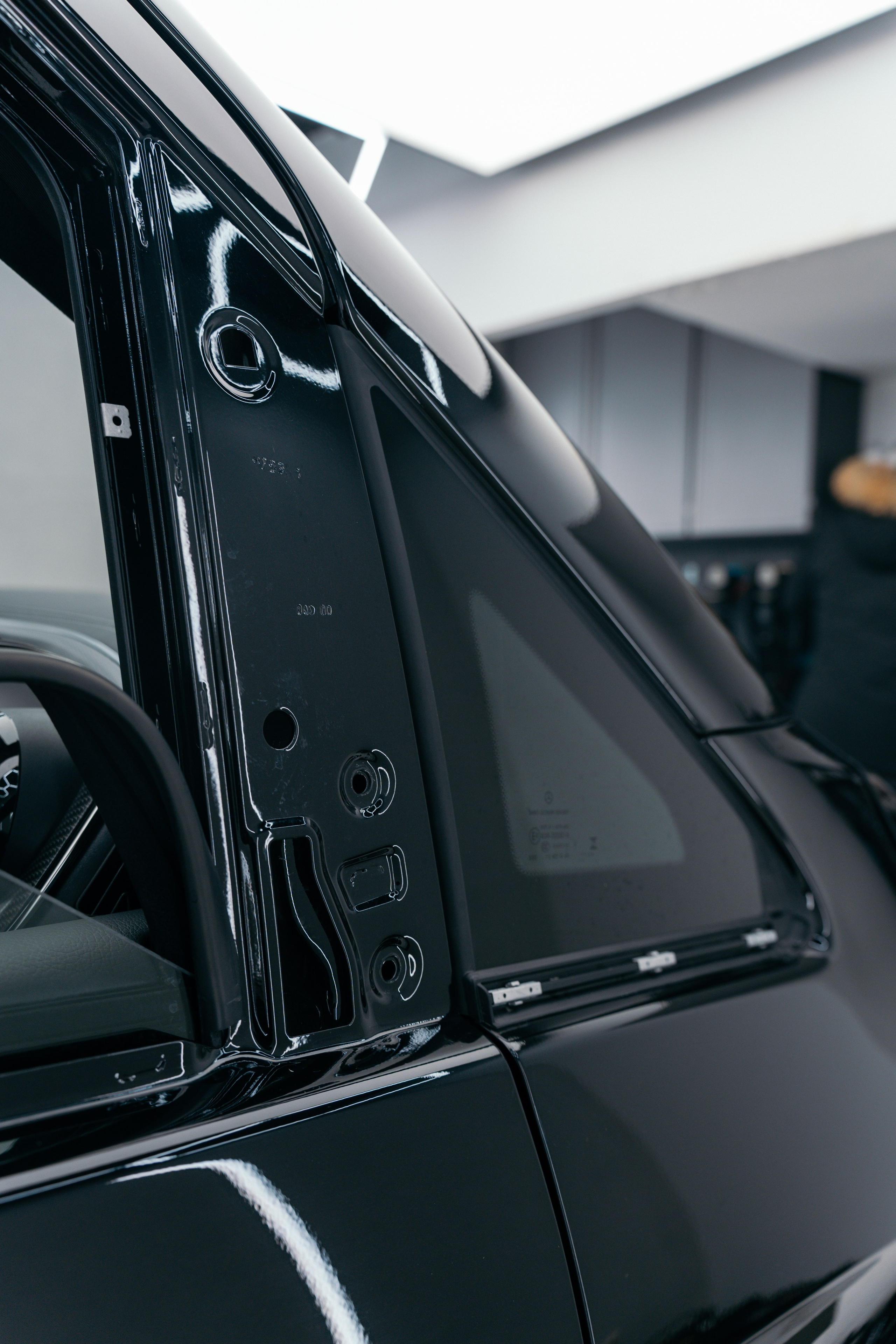 Triumph Car Services. Photographer based in moscow Peter Tchana