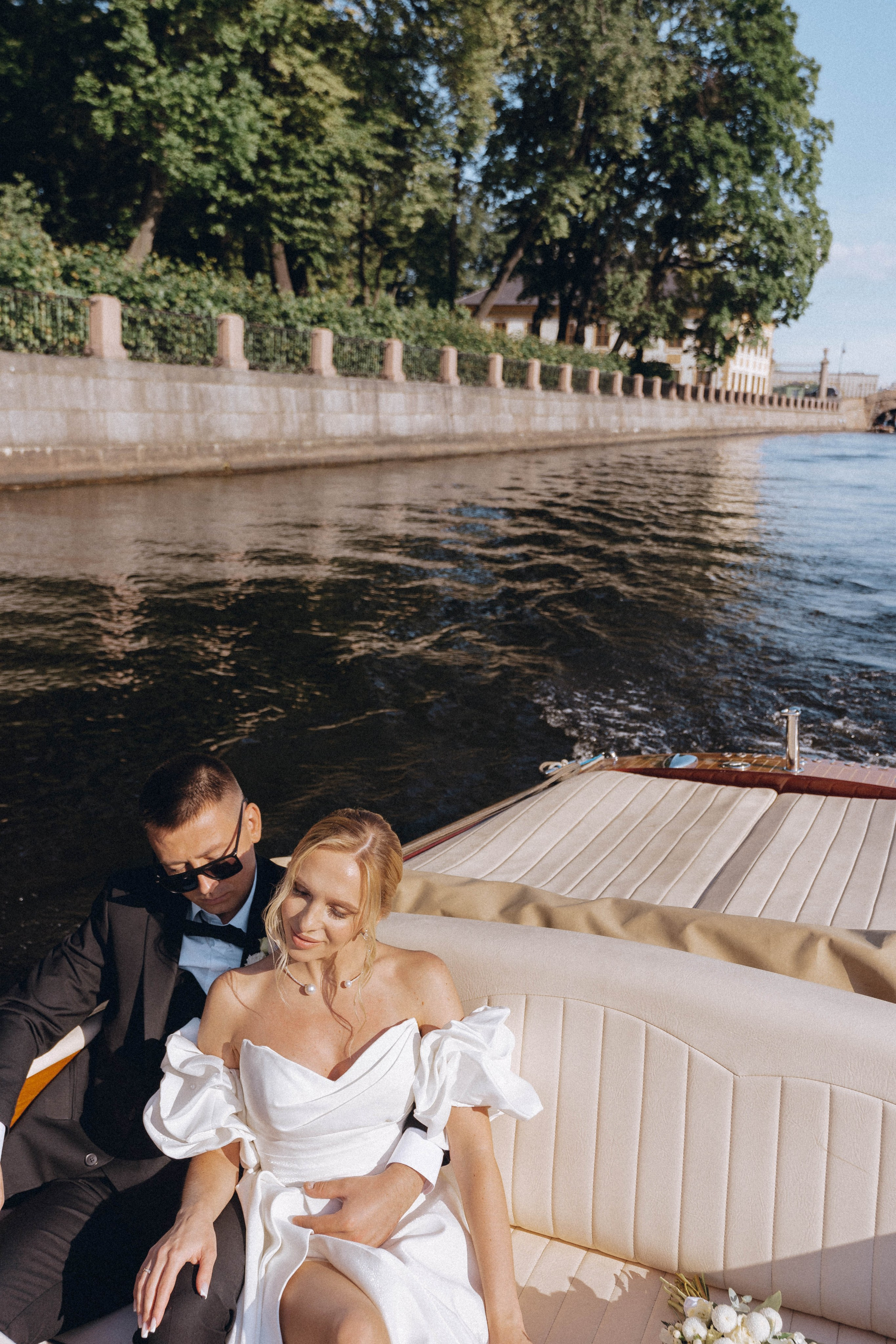 СВАДЕНБНАЯ СЬЕМКА НА КАТЕРЕ ПО КАНАЛАМ САНКТ-ПЕТЕРБУРГА И В АКВАТОРИИ НЕВЫ. Профессиональный фотограф, Санкт-Петербург — Виктория Богомолова