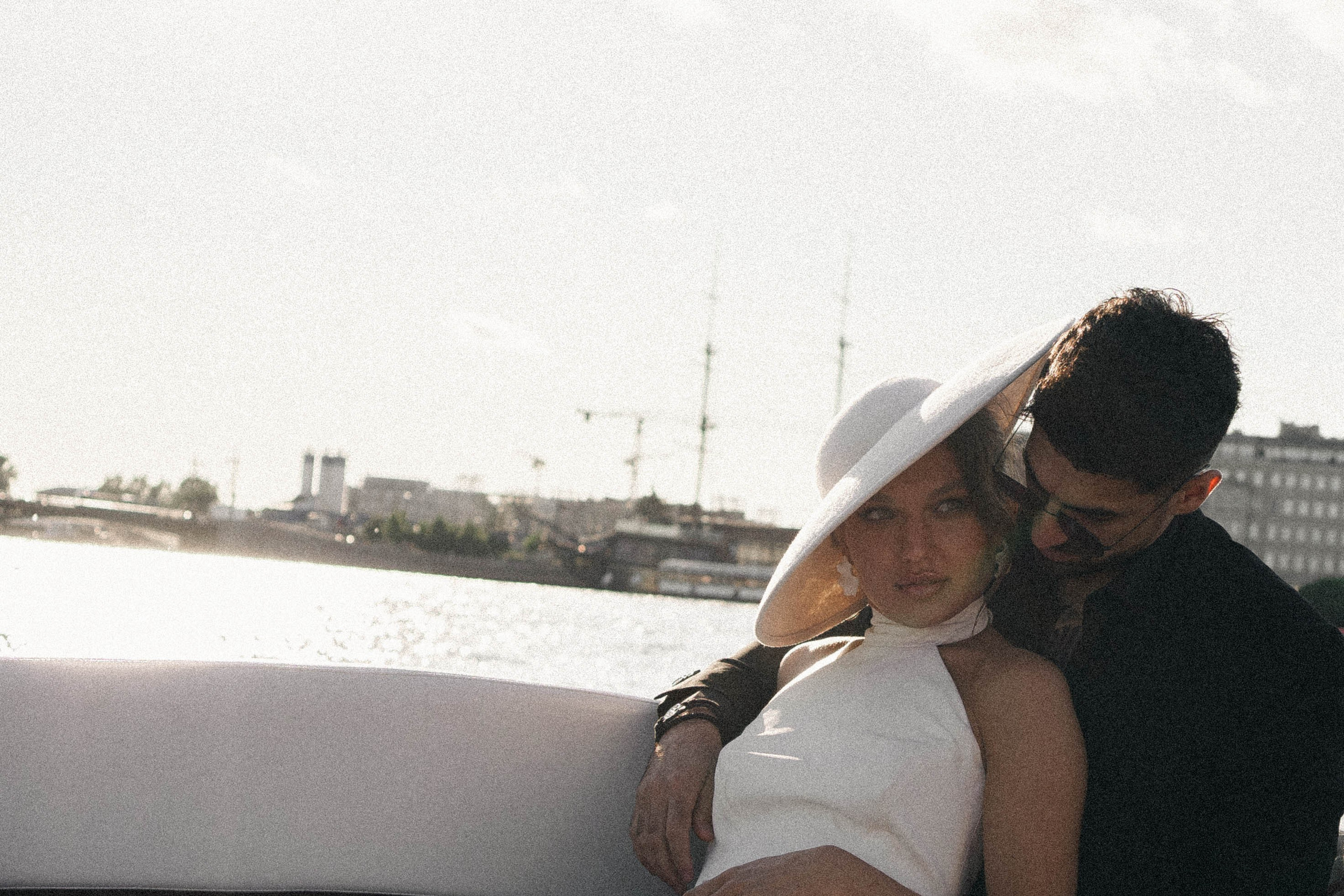 СВАДЕНБНАЯ СЬЕМКА НА КАТЕРЕ ПО КАНАЛАМ САНКТ-ПЕТЕРБУРГА И В АКВАТОРИИ НЕВЫ. Профессиональный фотограф, Санкт-Петербург — Виктория Богомолова