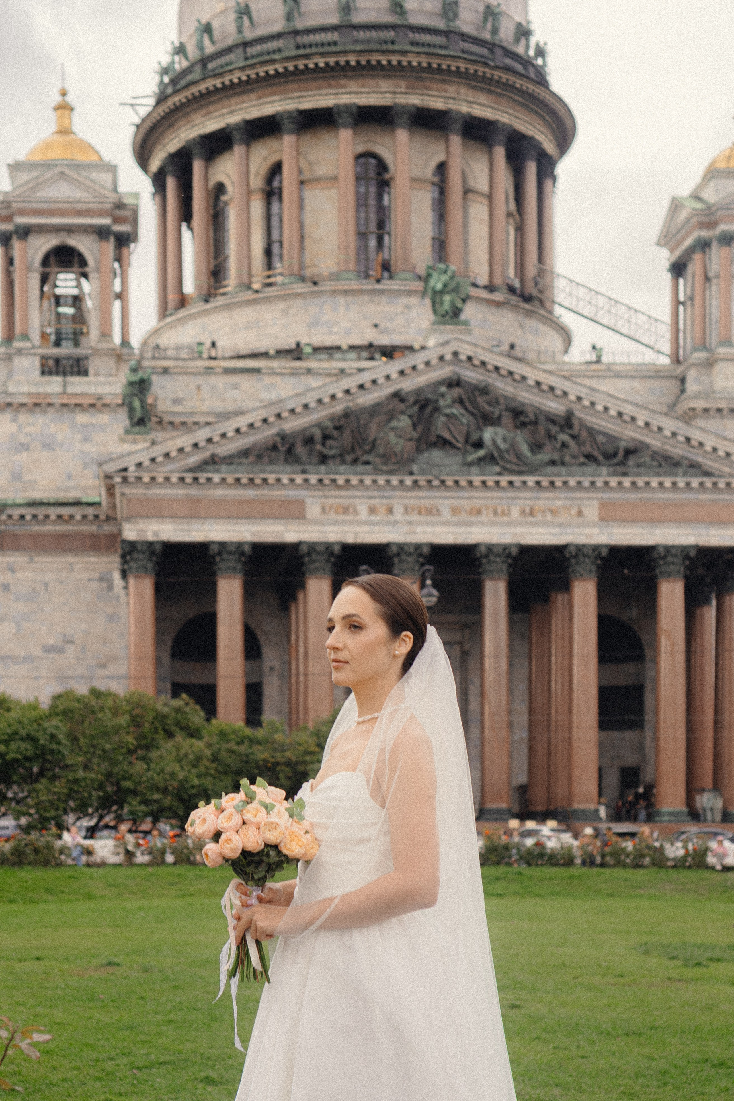 СВАДЕБНАЯ ПРОГУЛКА В САНТК-ПЕТЕРБУРГЕ (ИСАКИЕВСКИЙ СОБОР, ЗИМНЯЯ КАНАВКА, ЭРМИТАЖ И БОЛЬШАЯ МОРСКАЯ УЛИЦА). Профессиональный фотограф, Санкт-Петербург — Виктория Богомолова
