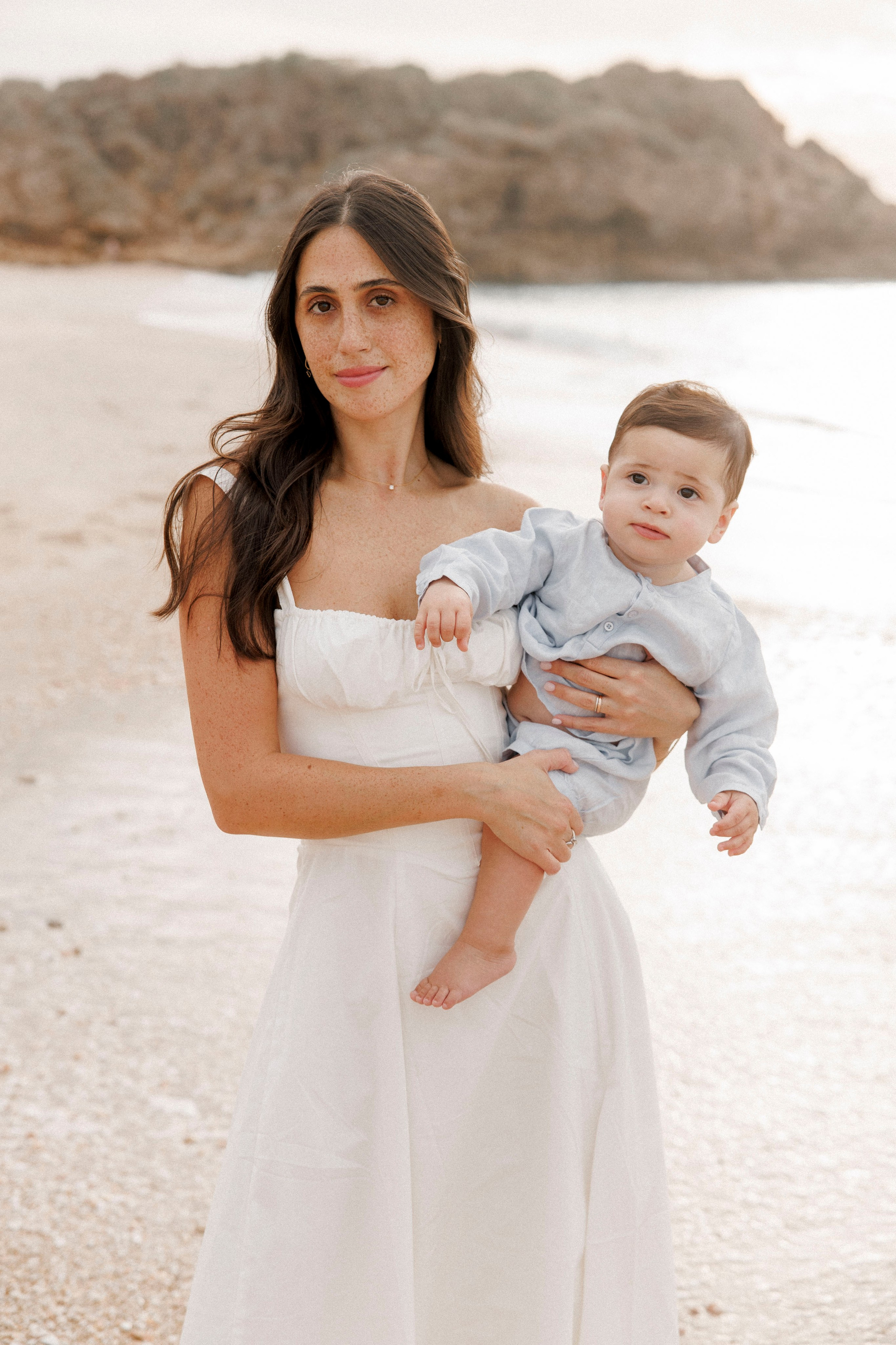 First year family photos near the sea. Главная