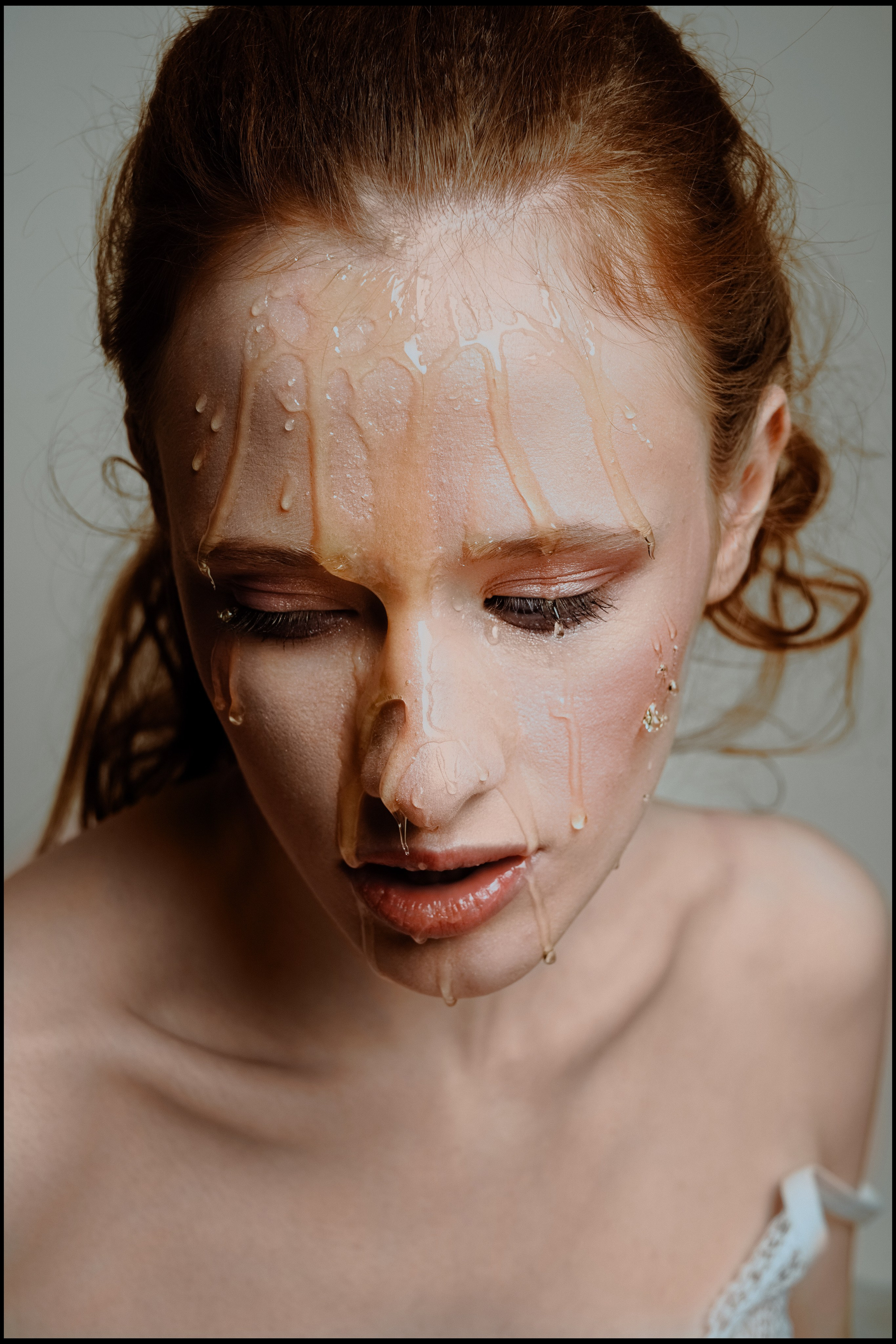 15 минут на белом фоне. VISUAL ARTIST · KRONGAUZ ANASTASIA